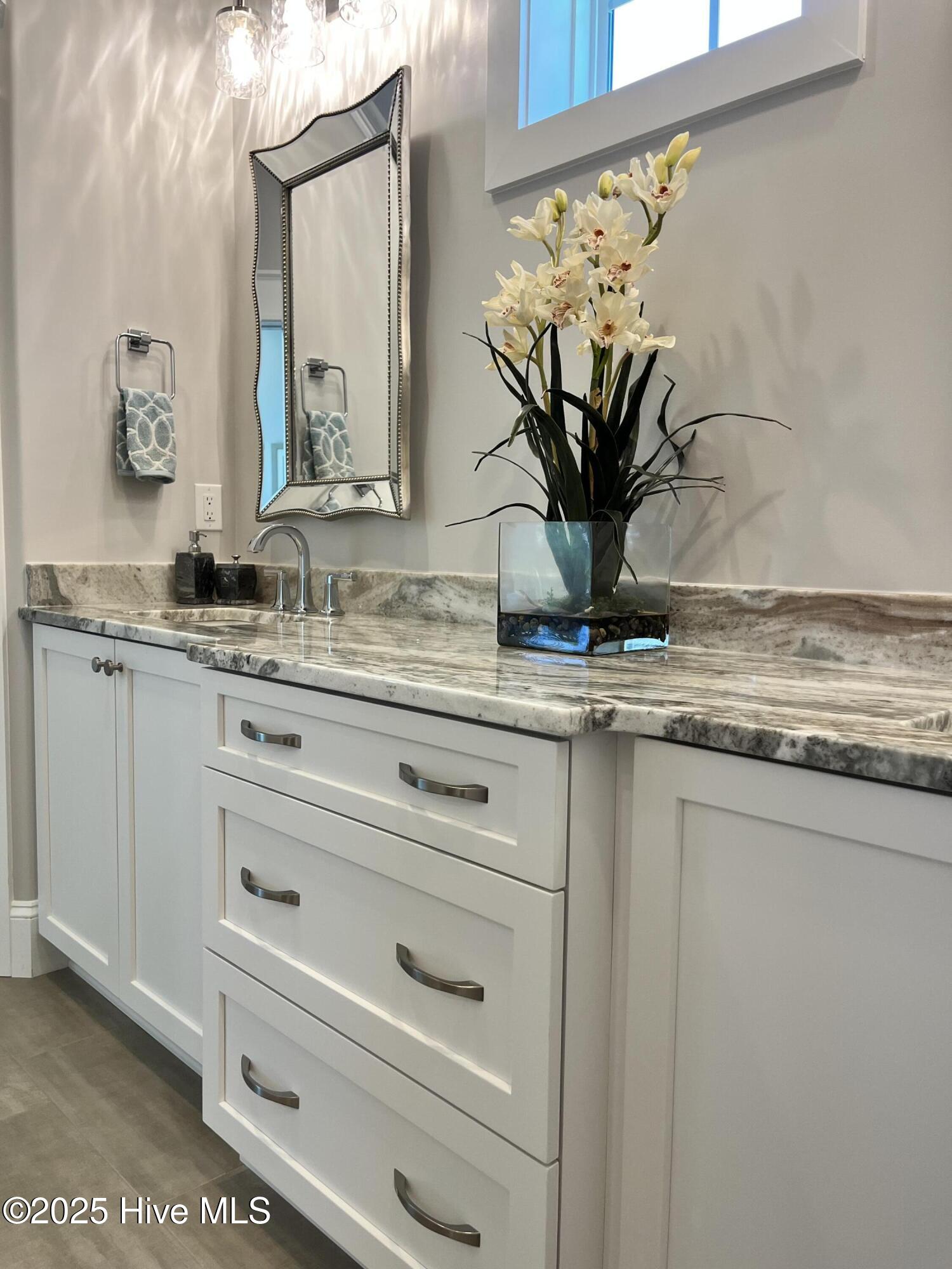 100478560 | Photo 31