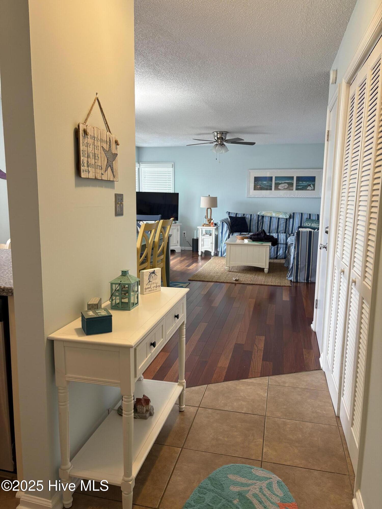 100527145 | Photo 15