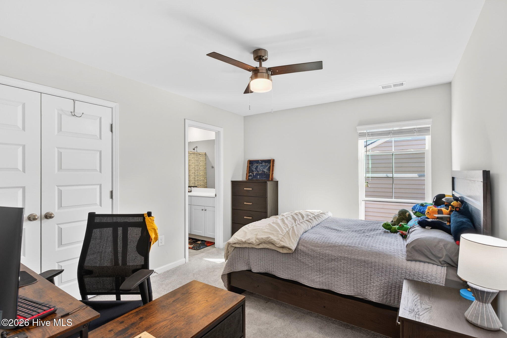 100559811 | Photo 26