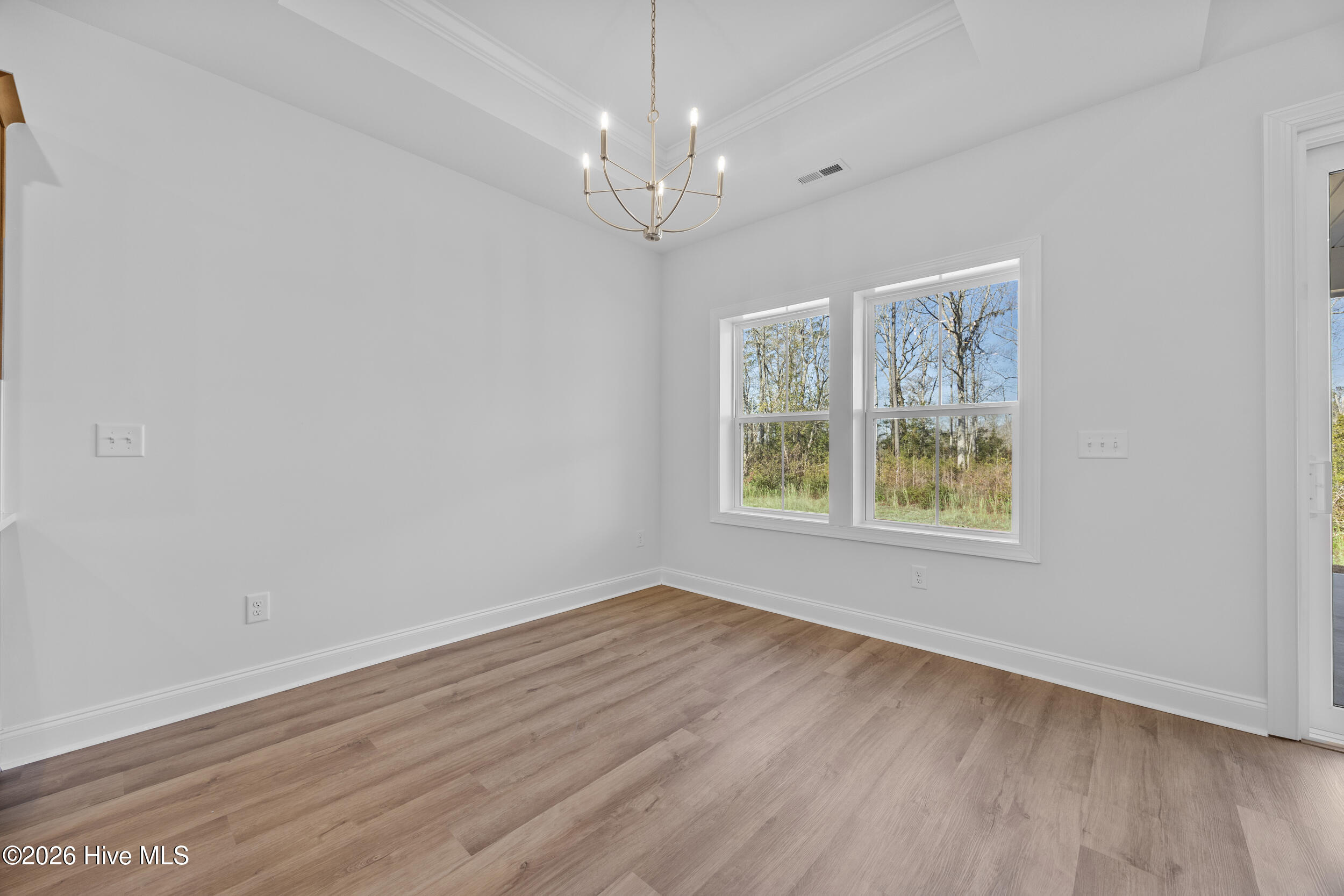 100527053 | Photo 25