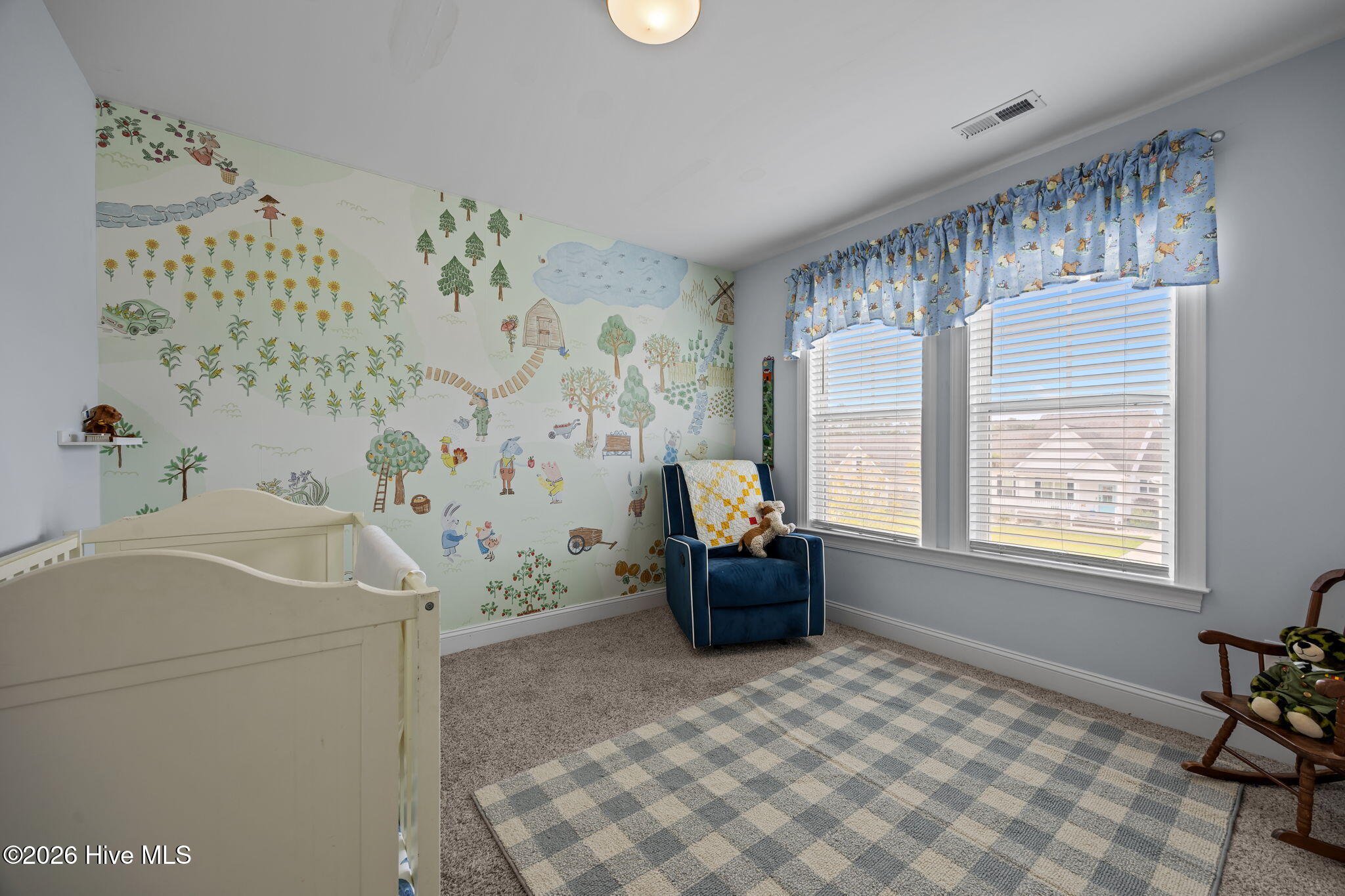 100567185 | Photo 26