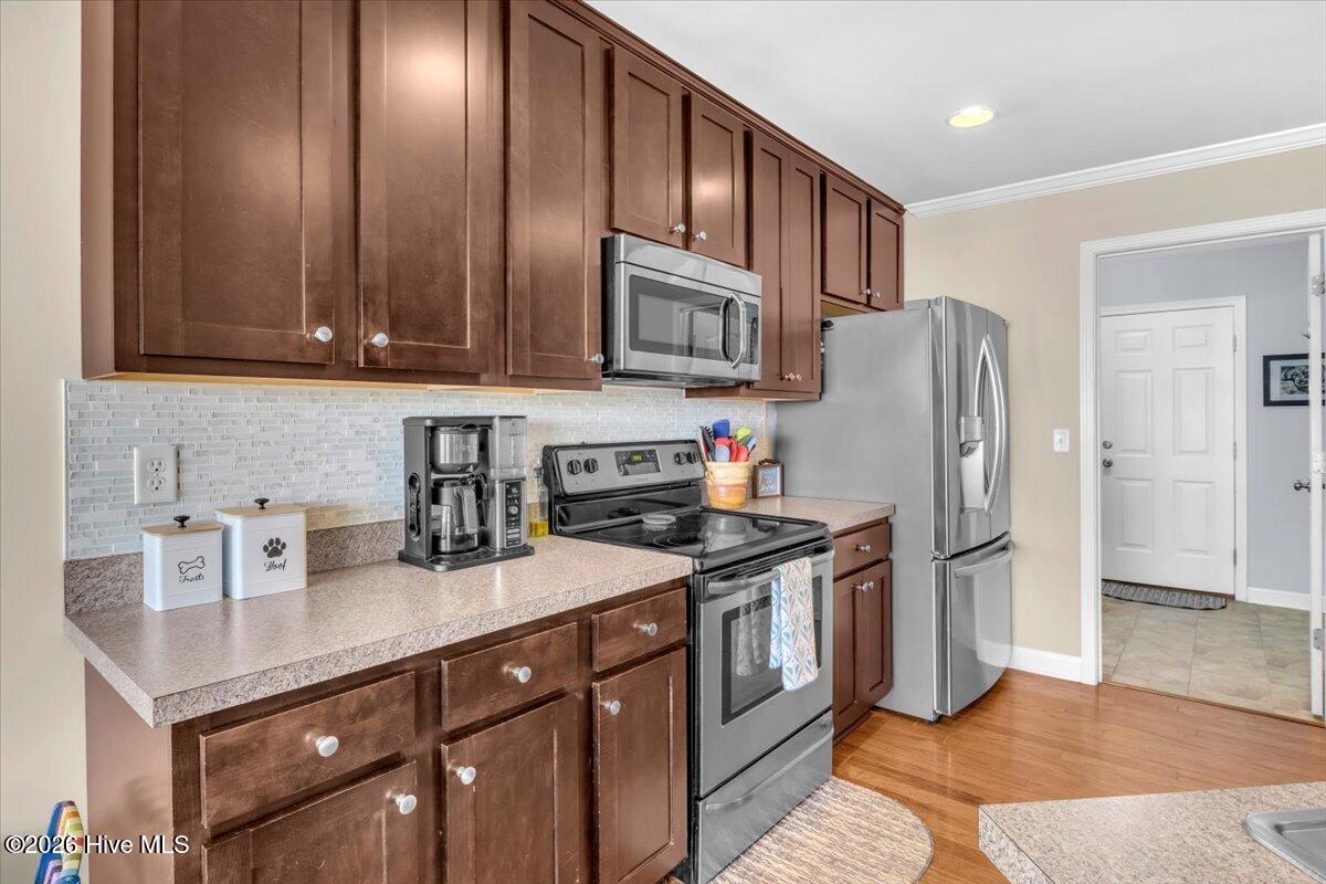 100567099 | Photo 33