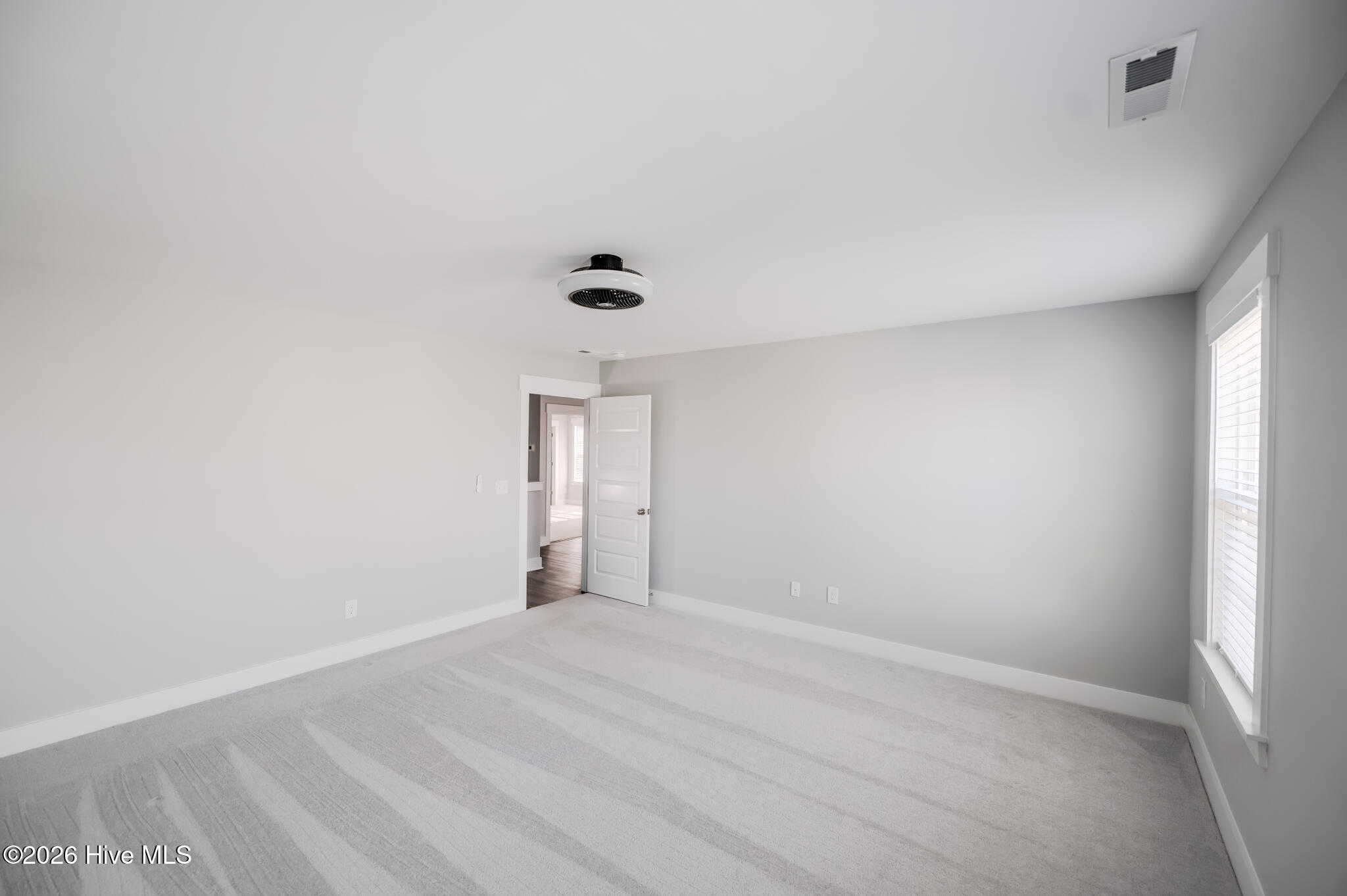 100567790 | Photo 64