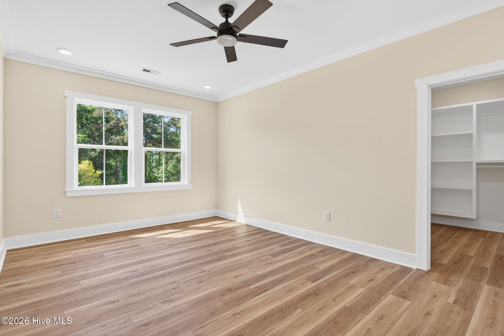 100568512 | Photo 45