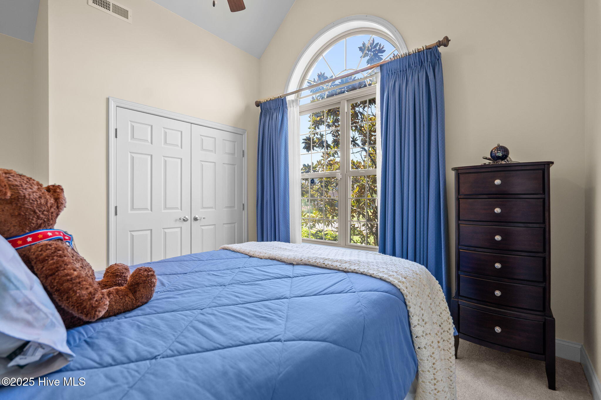 100525755 | Photo 27