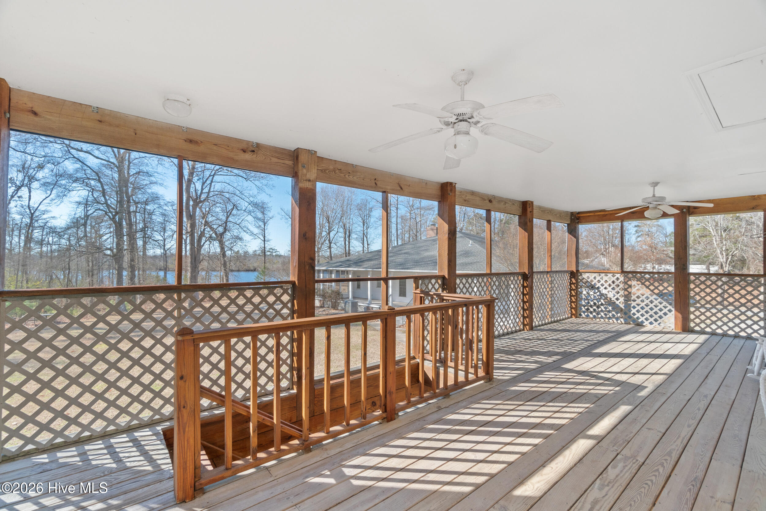 Guest Apartment screened porch w/River views