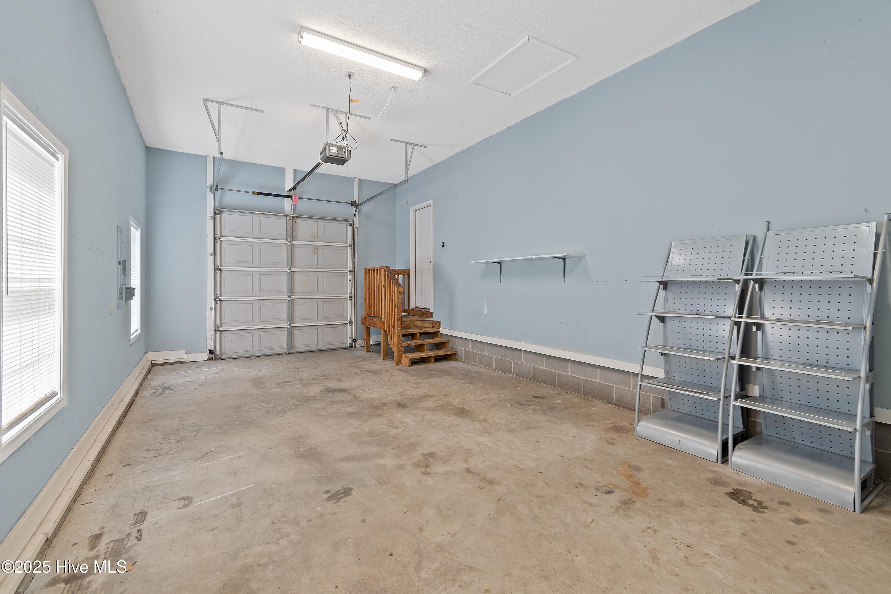 100509248 | Photo 36