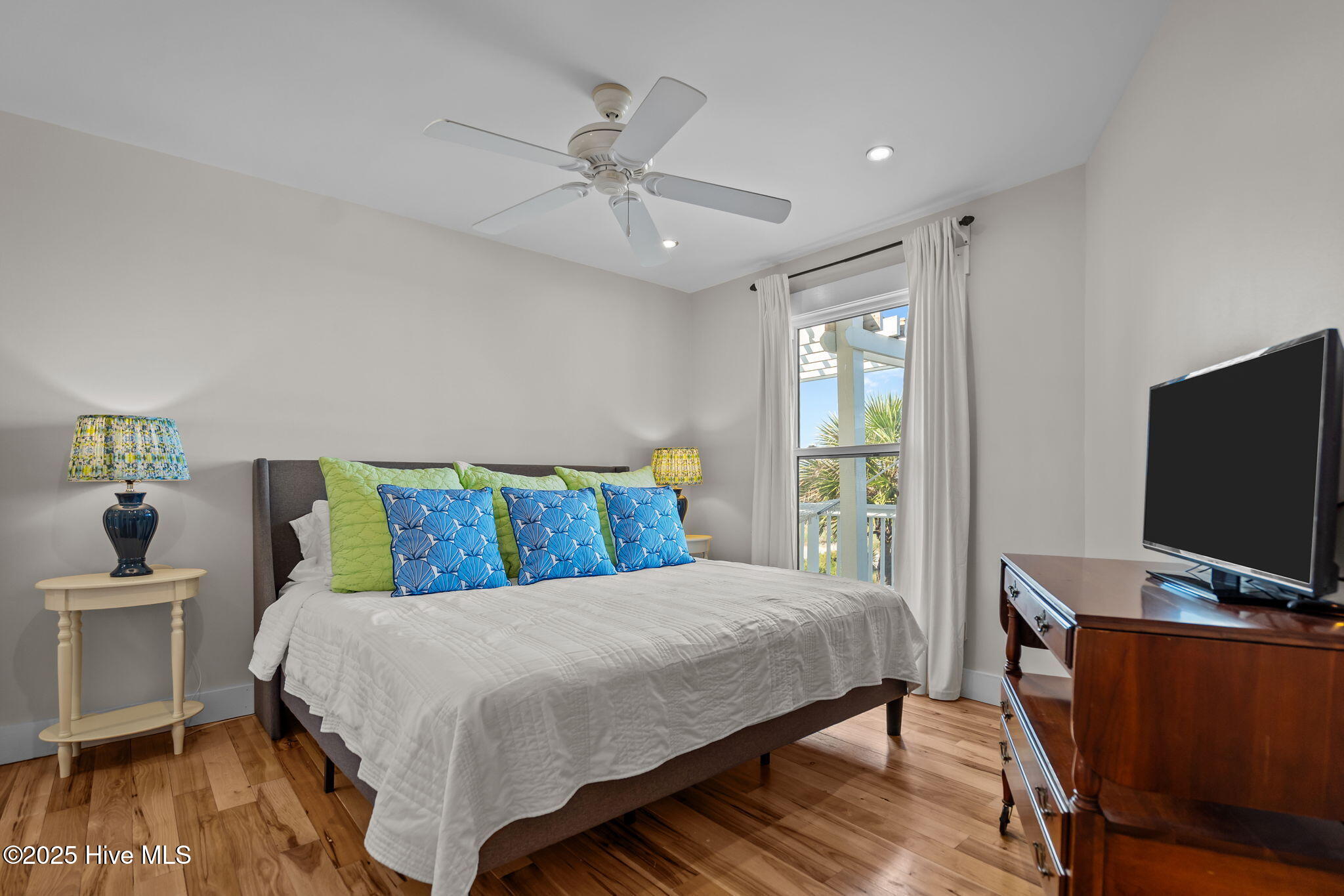 100529257 | Photo 31