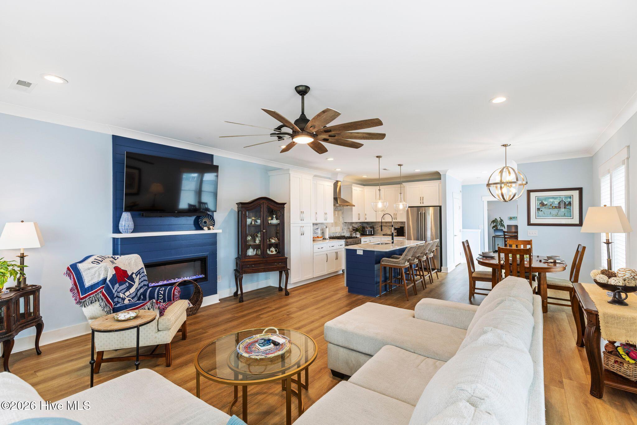 100570540 | Photo 38