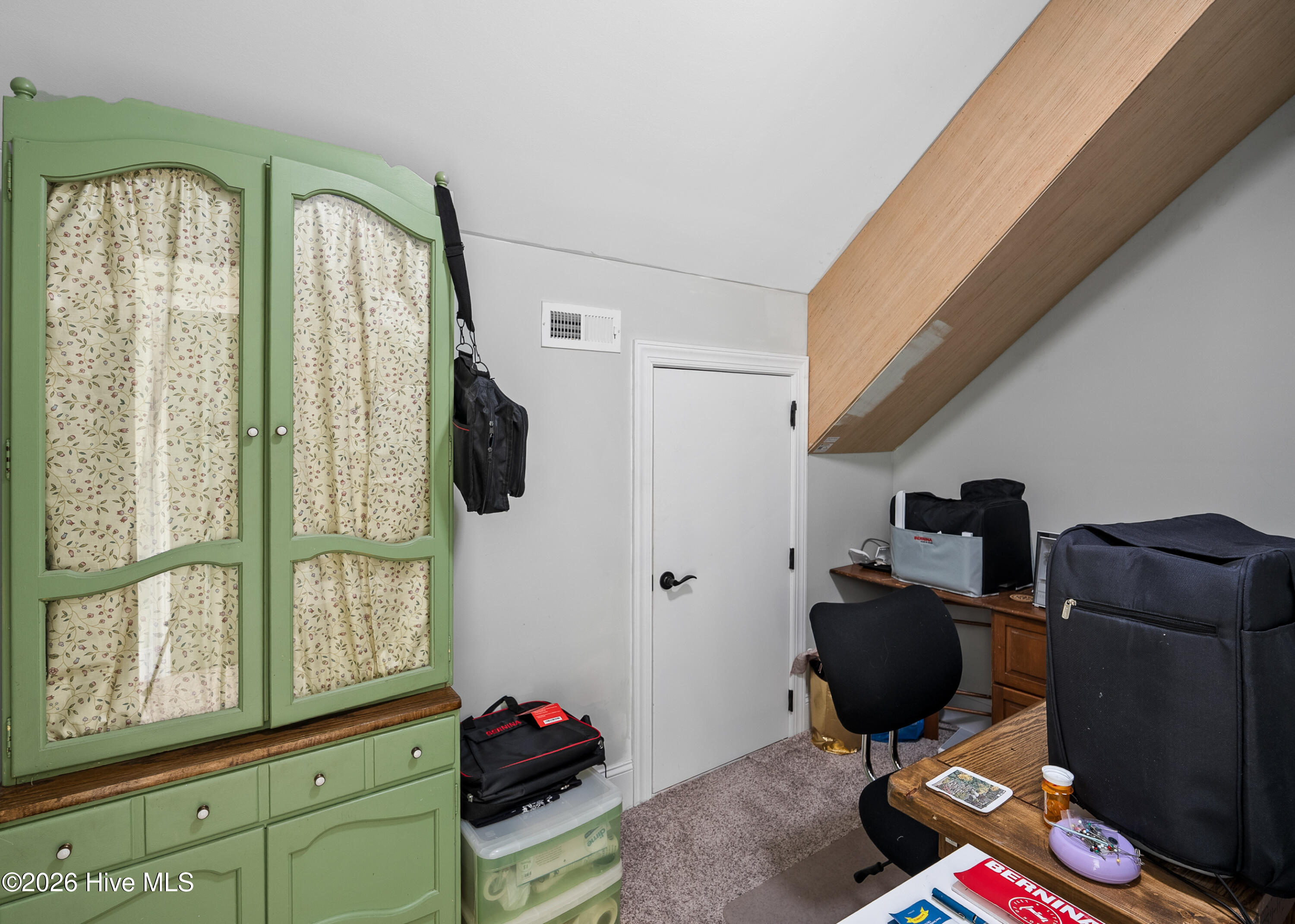 100550882 | Photo 41