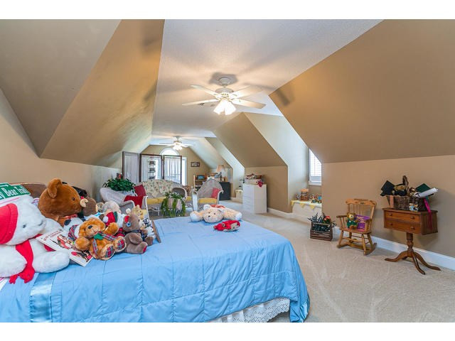 Upper guest bedroom