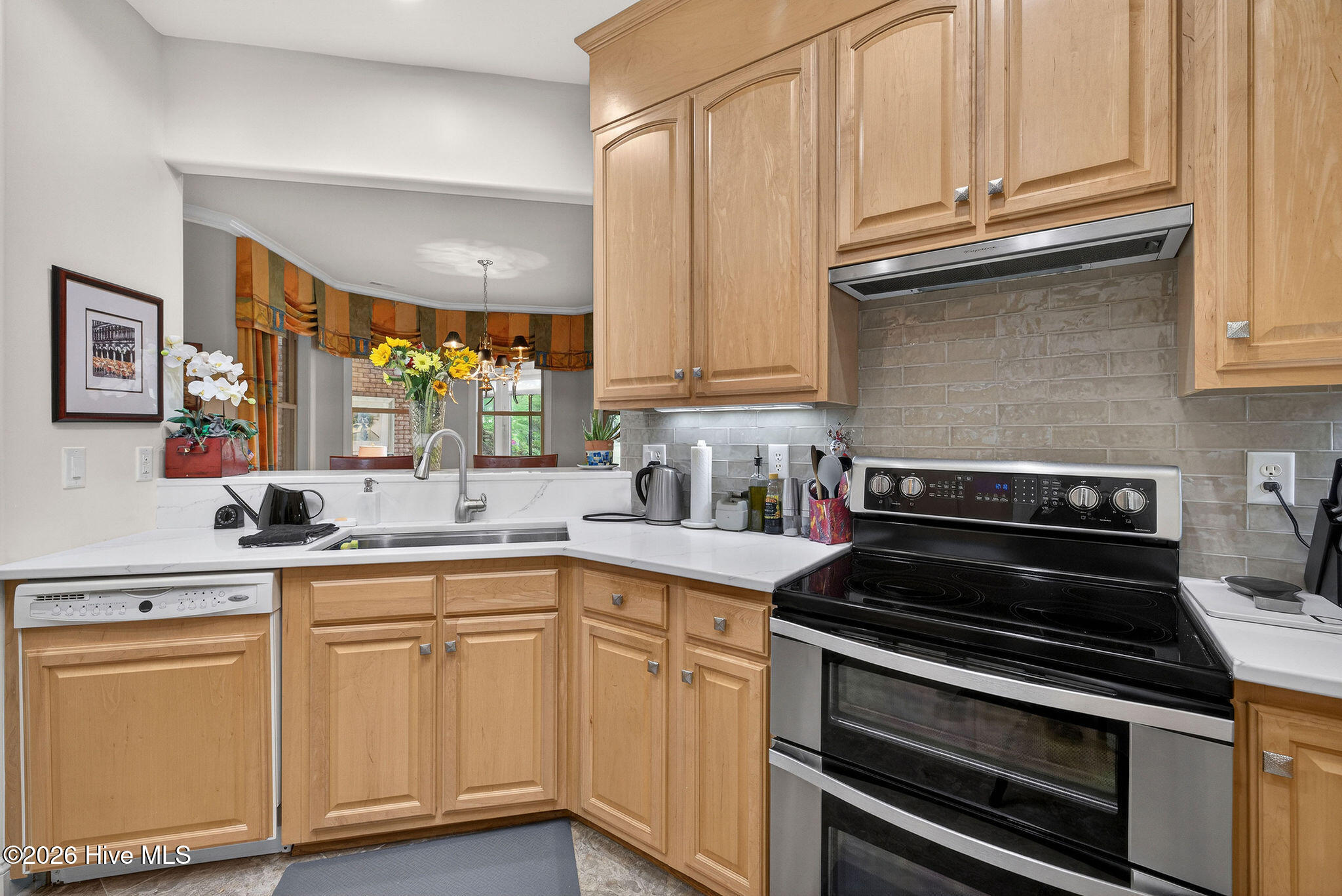 100565990 | Photo 27