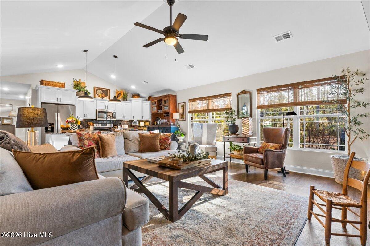 100548136 | Photo 11