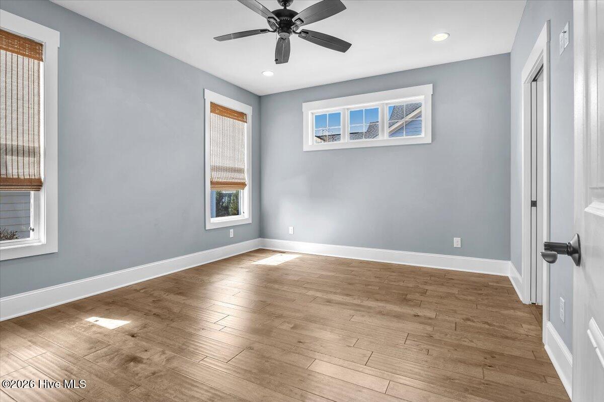 100558839 | Photo 37