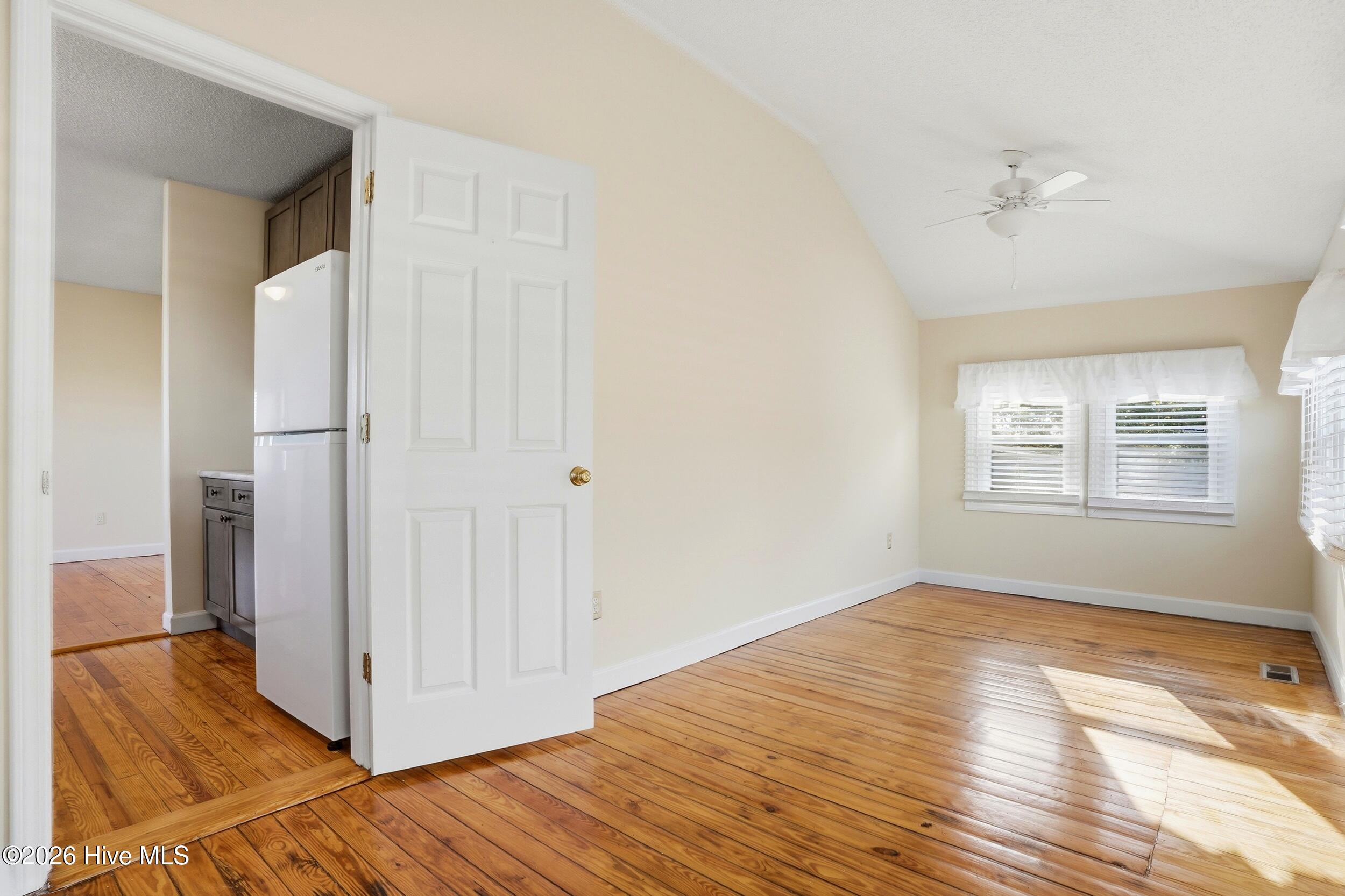 100565709 | Photo 30