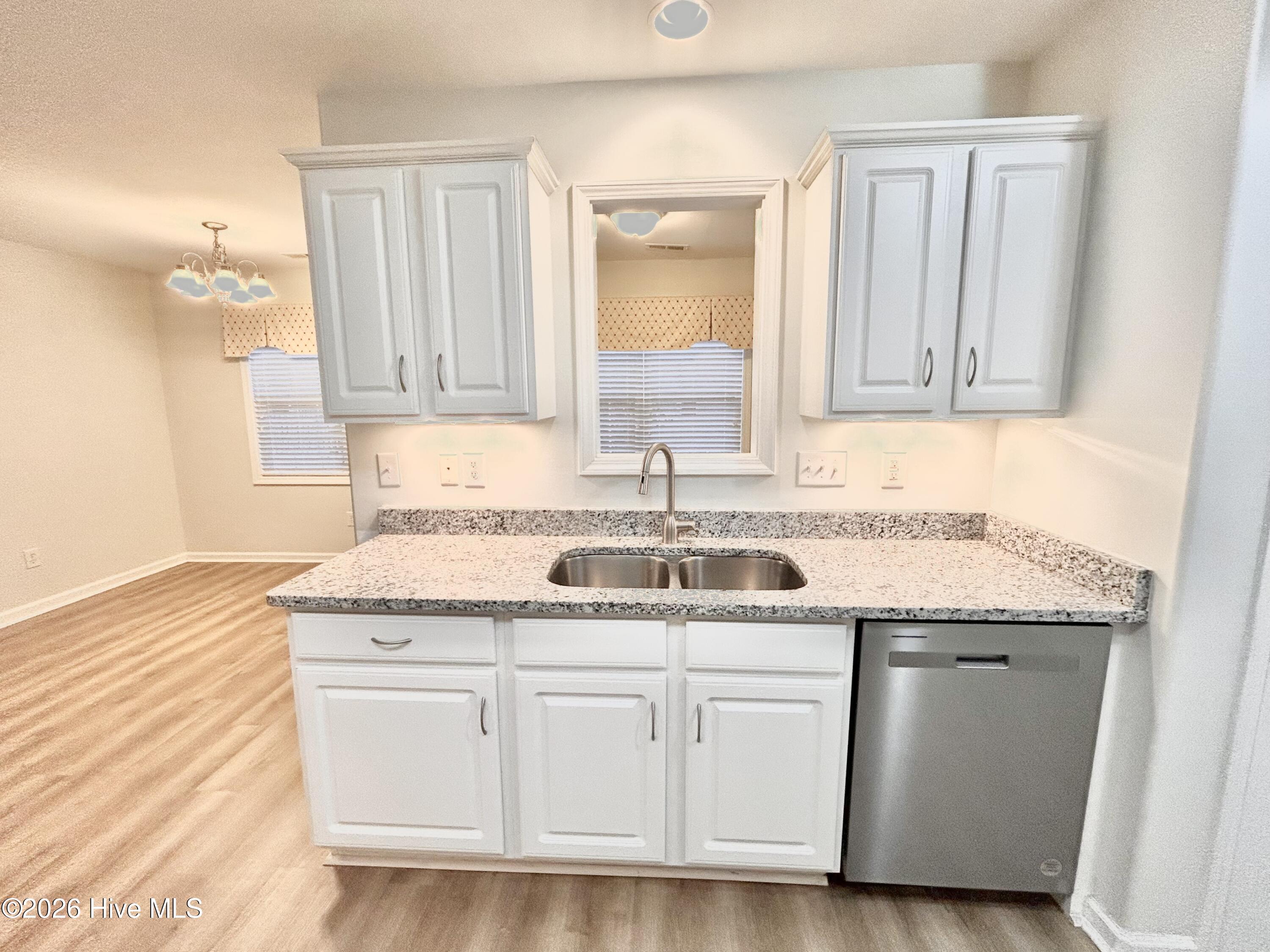 100542918 | Photo 15