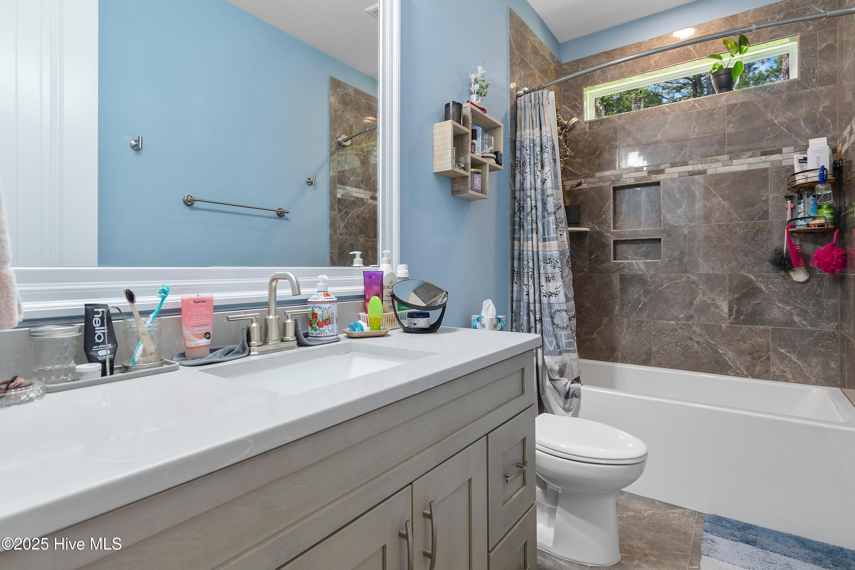 100518411 | Photo 36