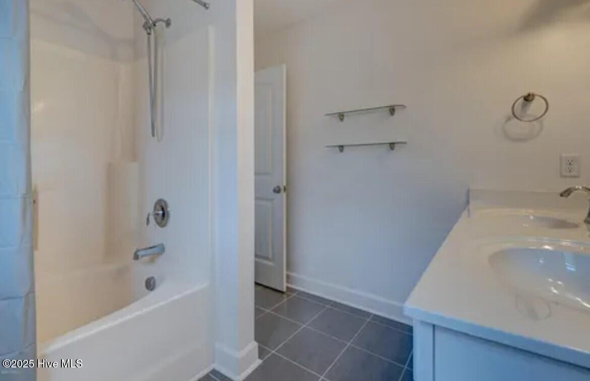 100563066 | Photo 17