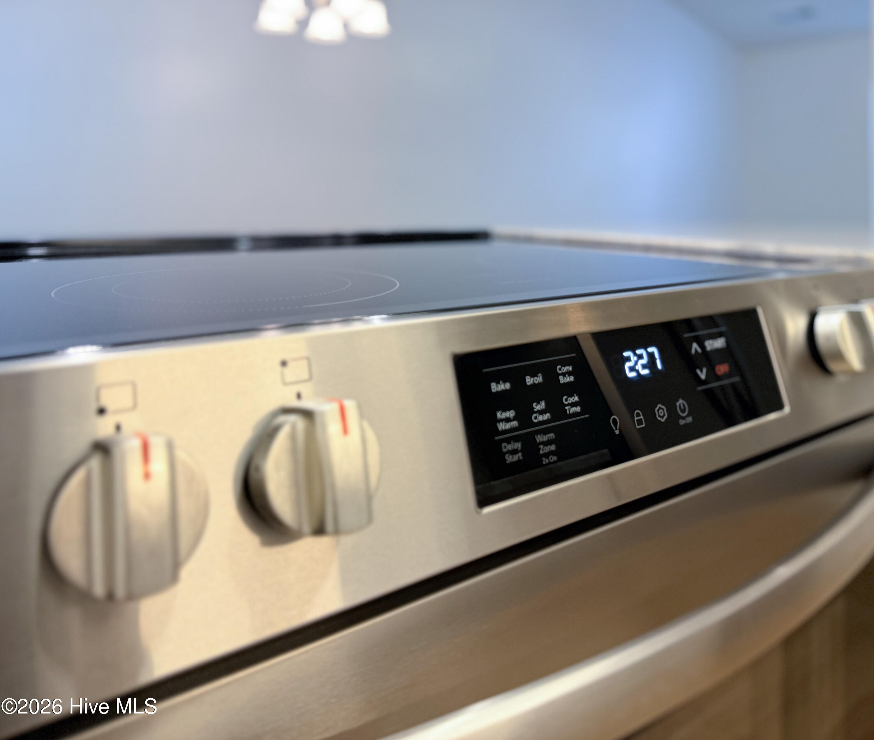 100568255 | Photo 25