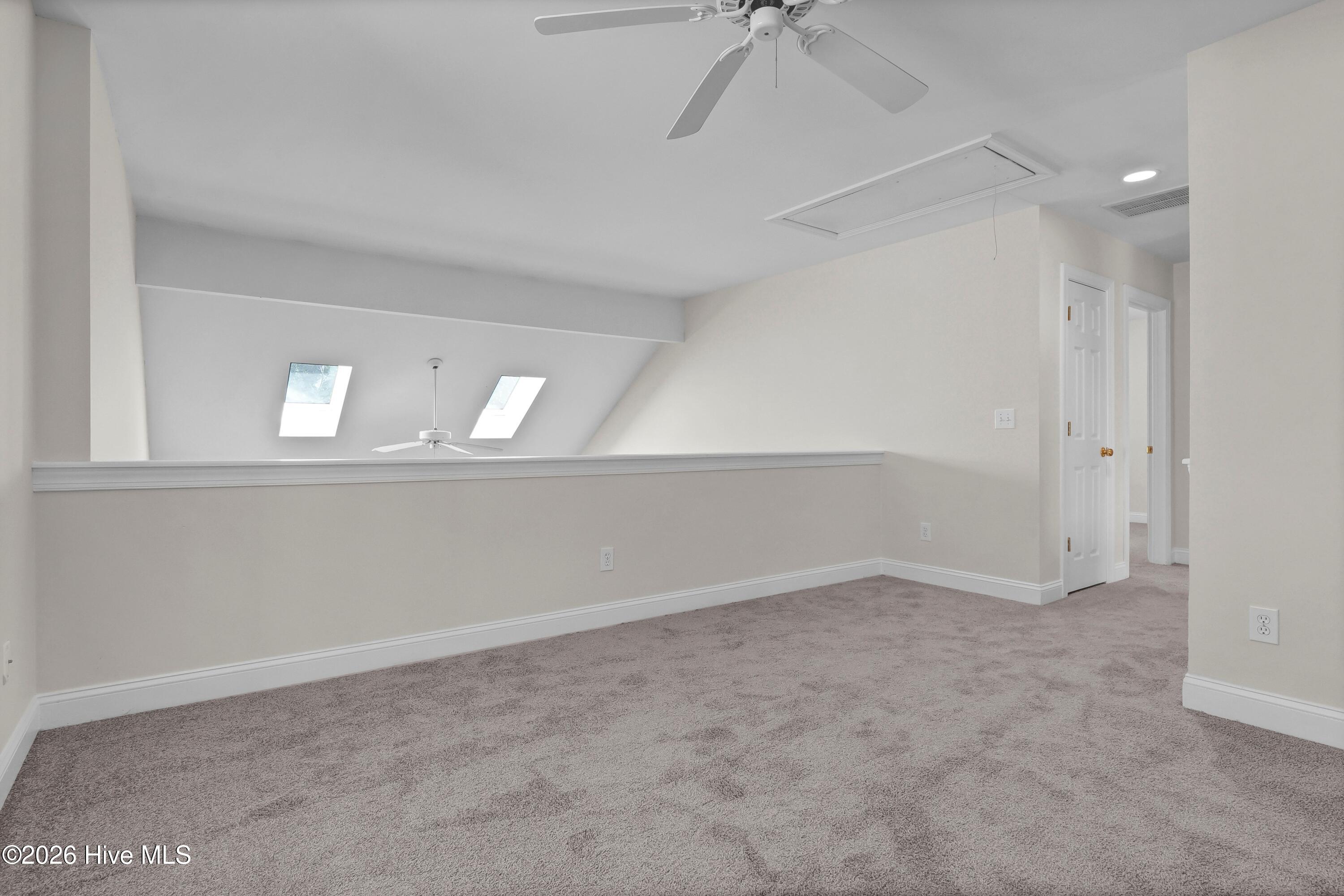 100556747 | Photo 15