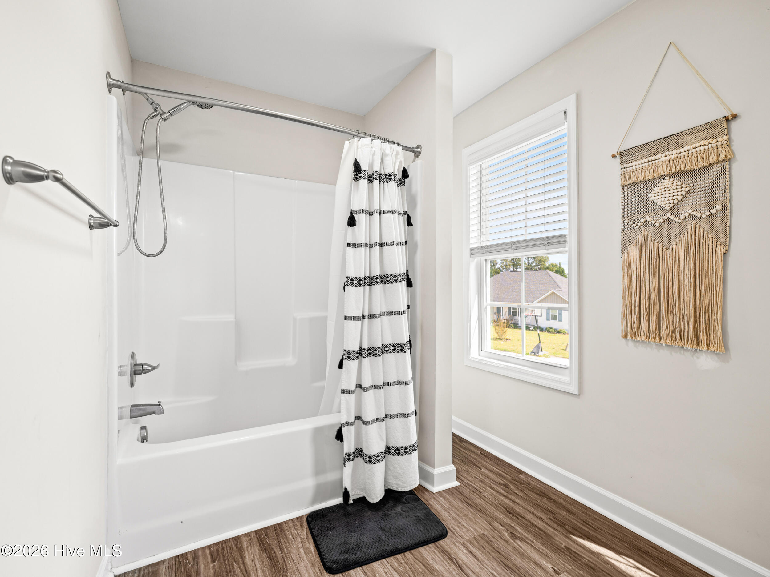 100565211 | Photo 43