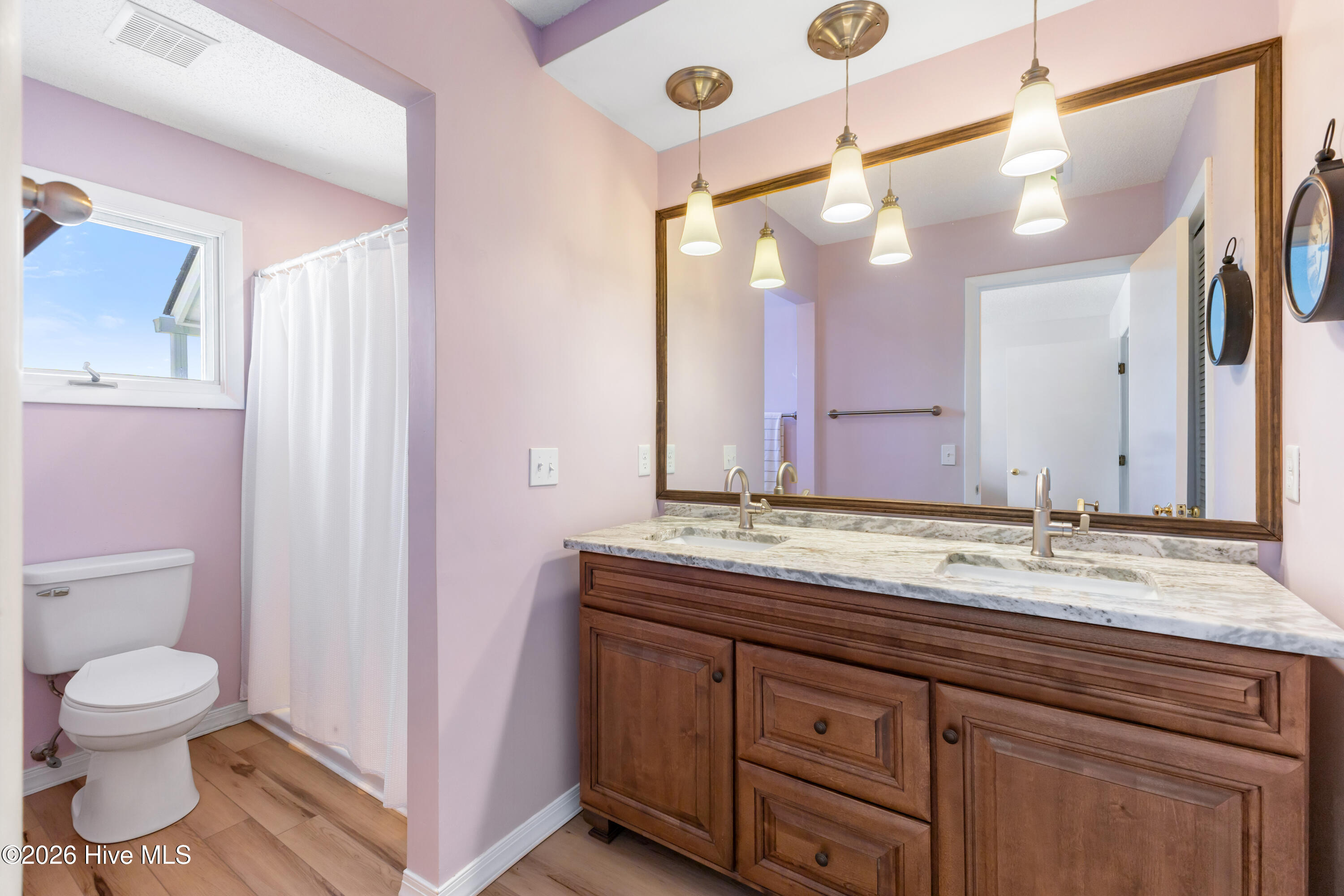 100562727 | Photo 17