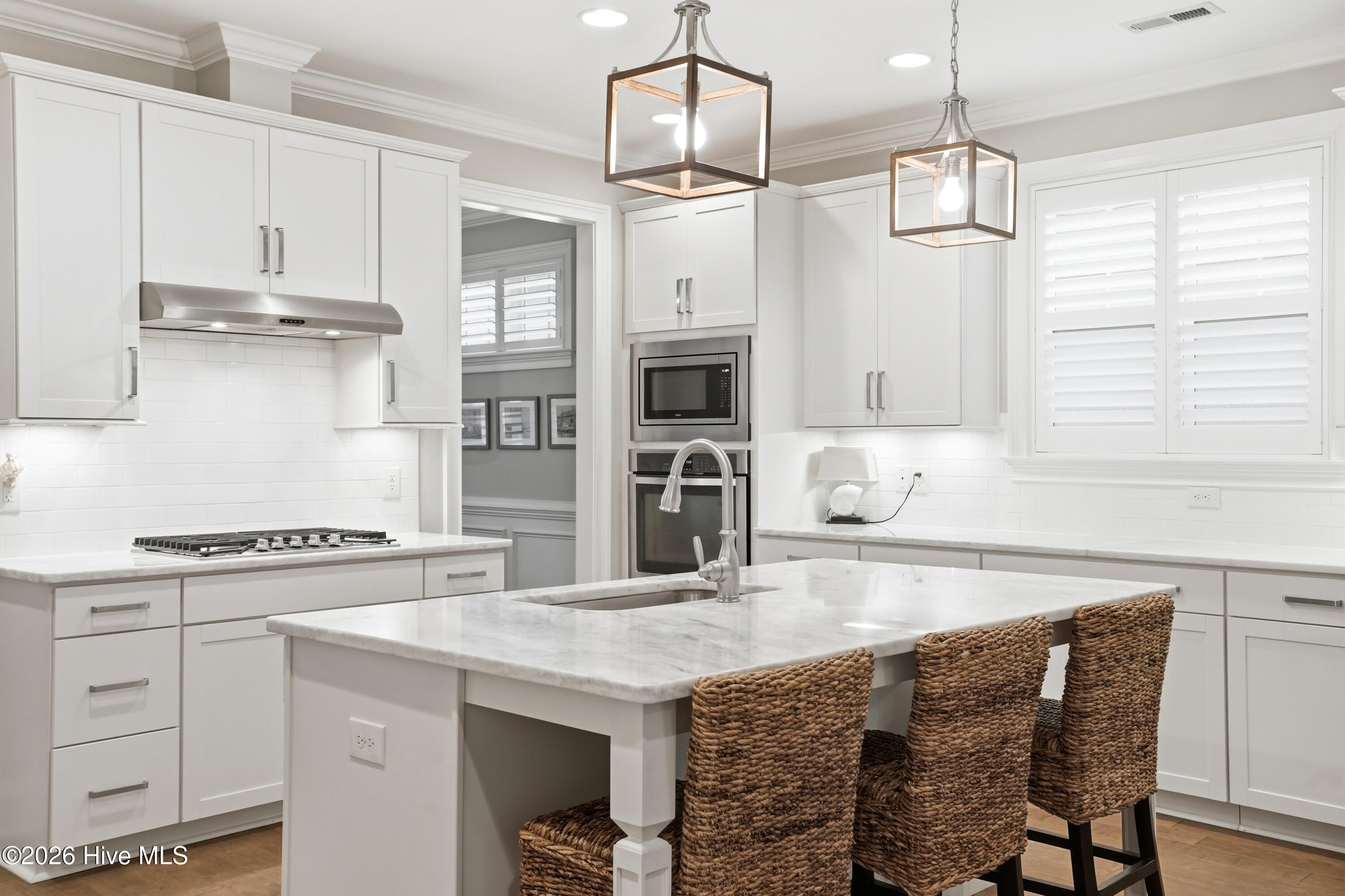 100561469 | Photo 11