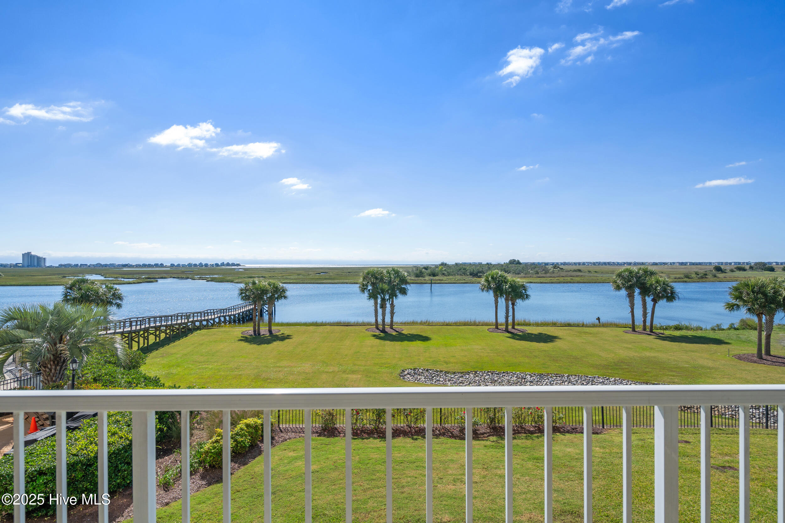 100537007 | Photo 31