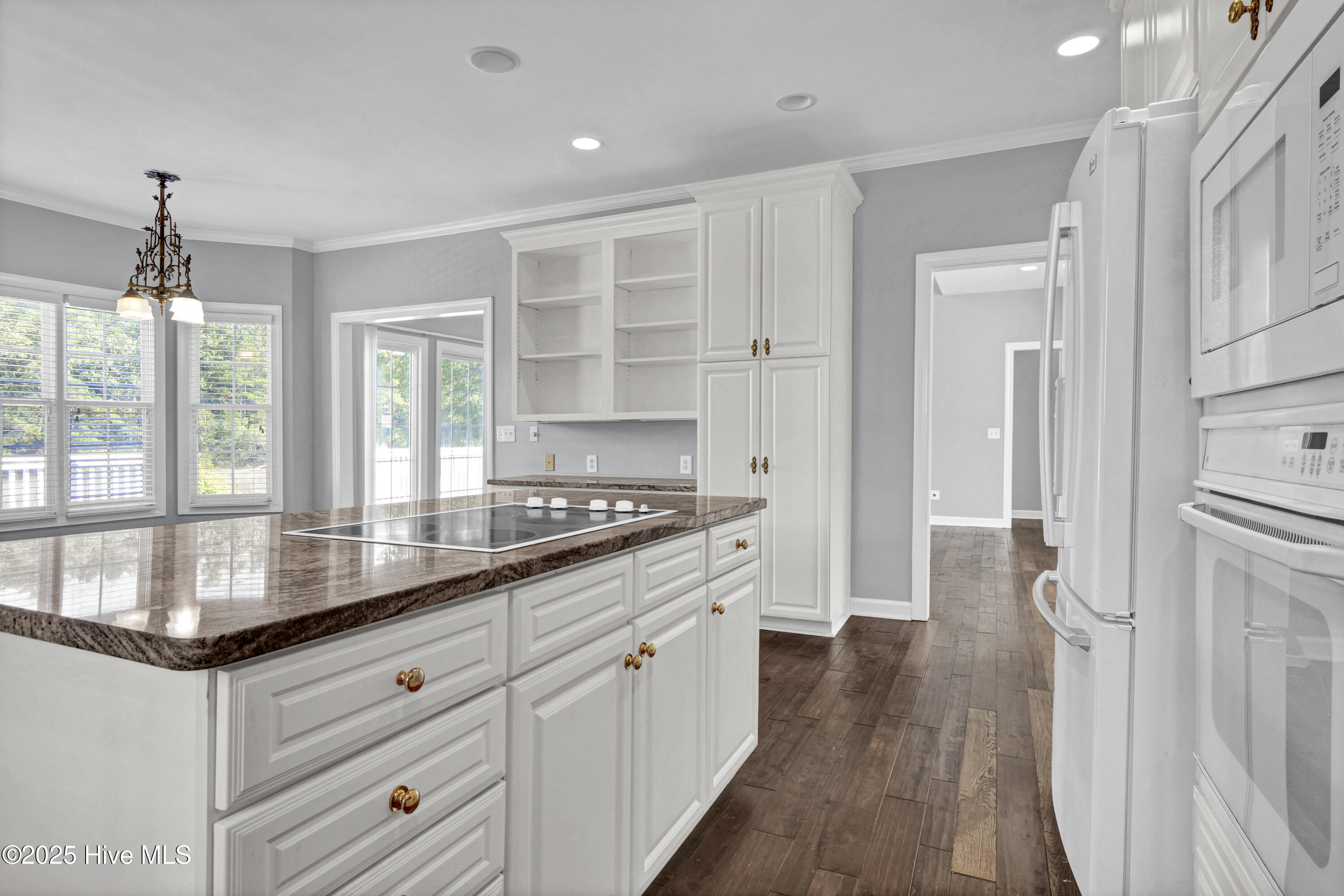 100556880 | Photo 15