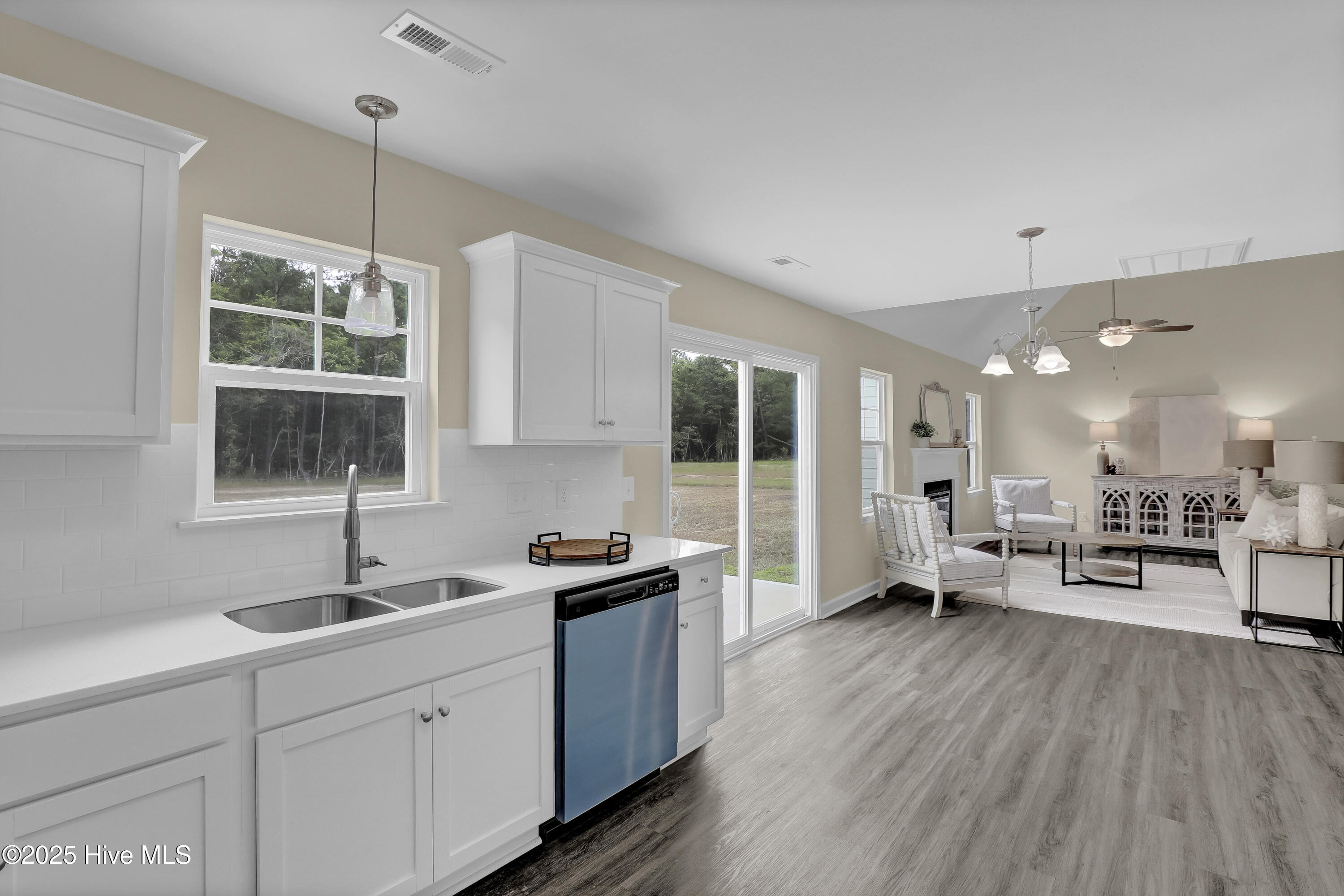 100514032 | Photo 12