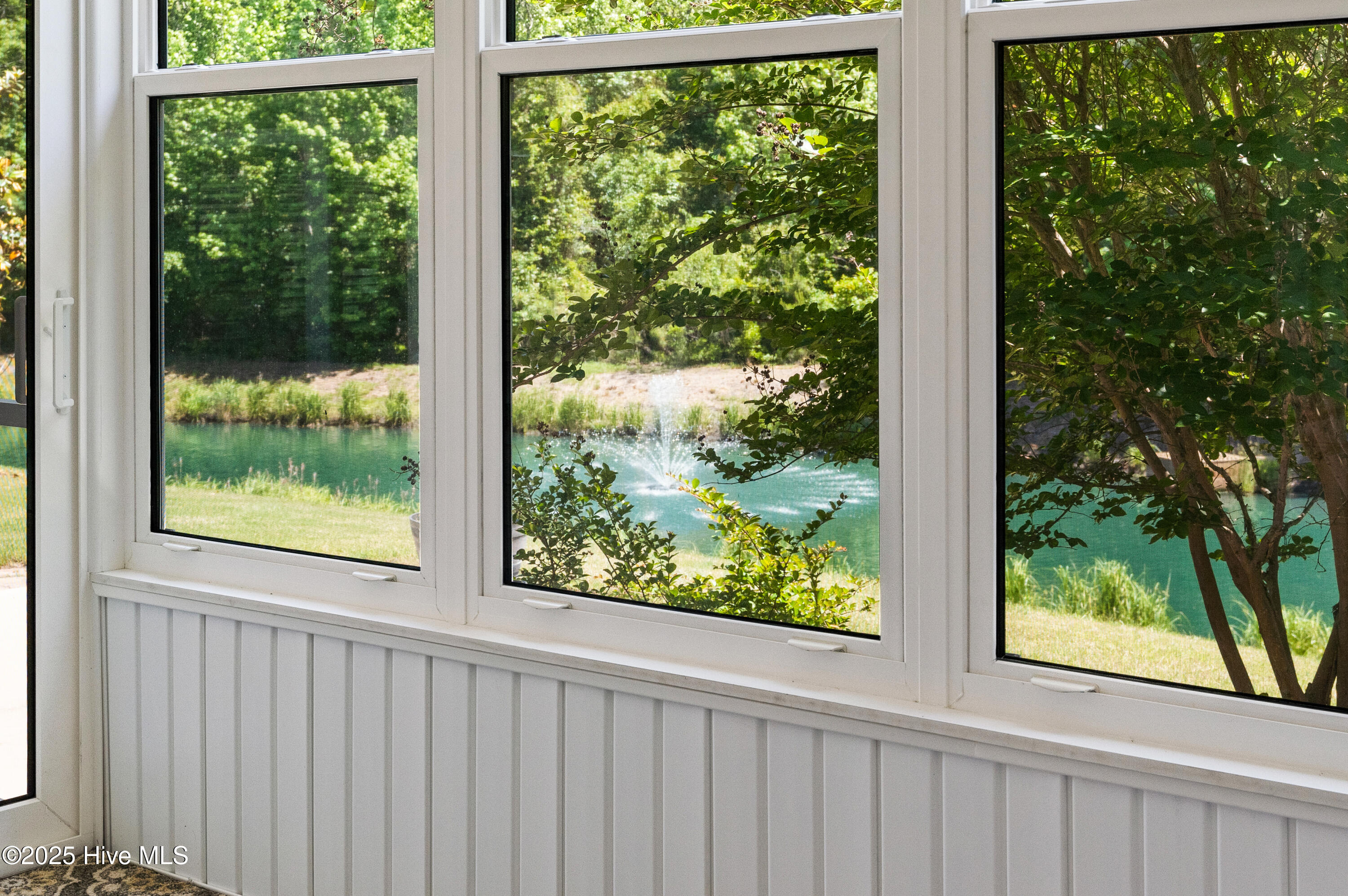 100504300 | Photo 33