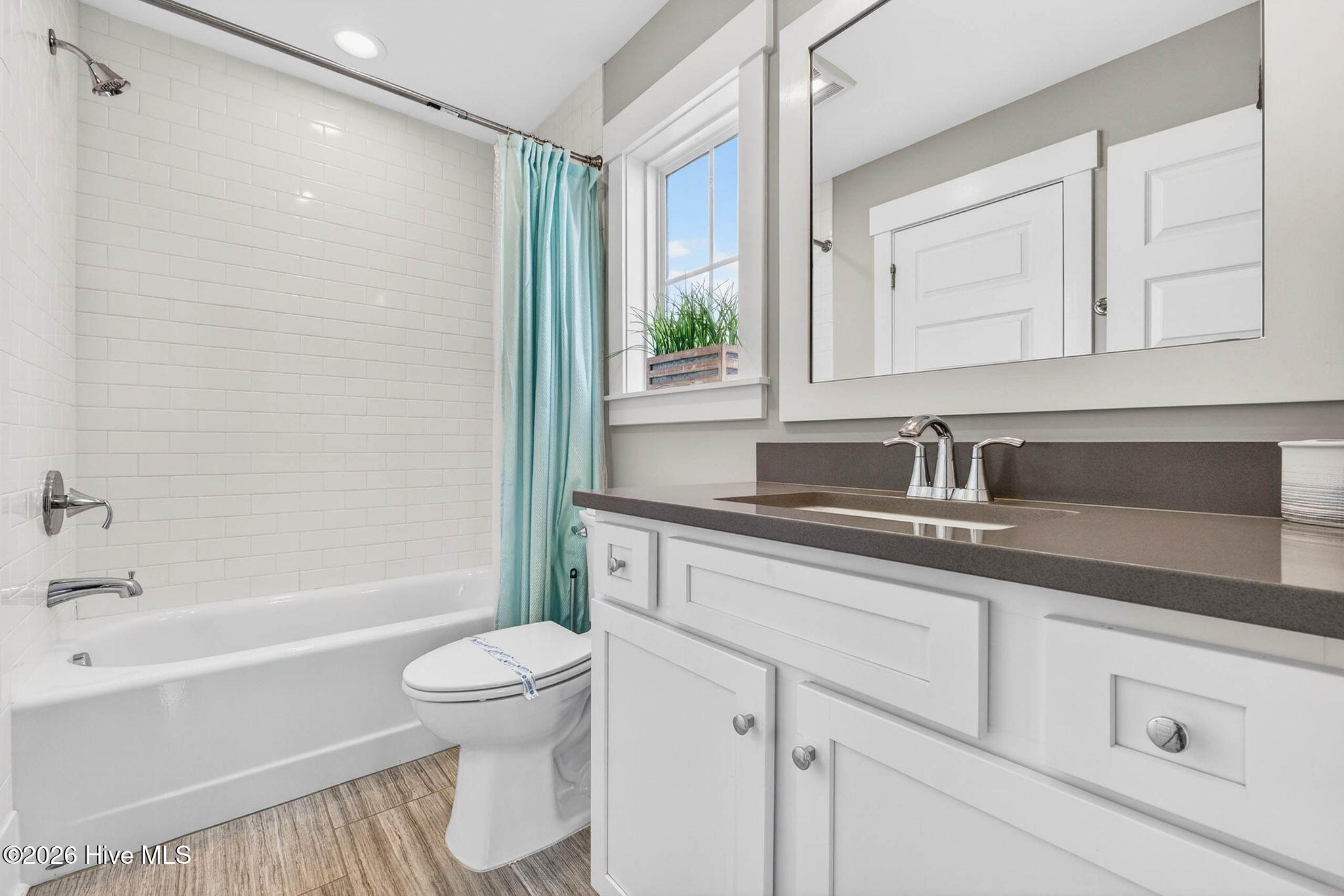 100565518 | Photo 26