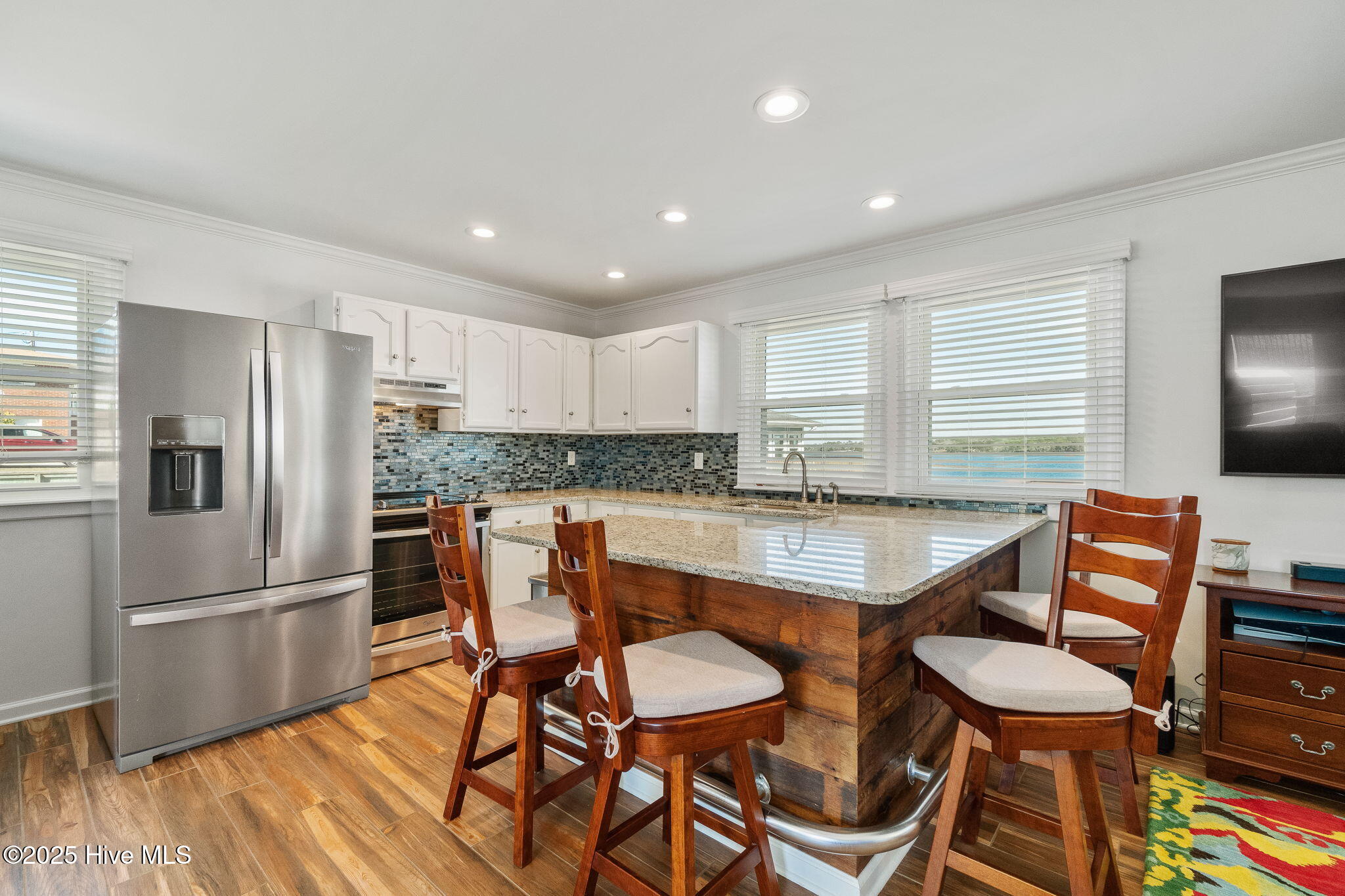 100557510 | Photo 16