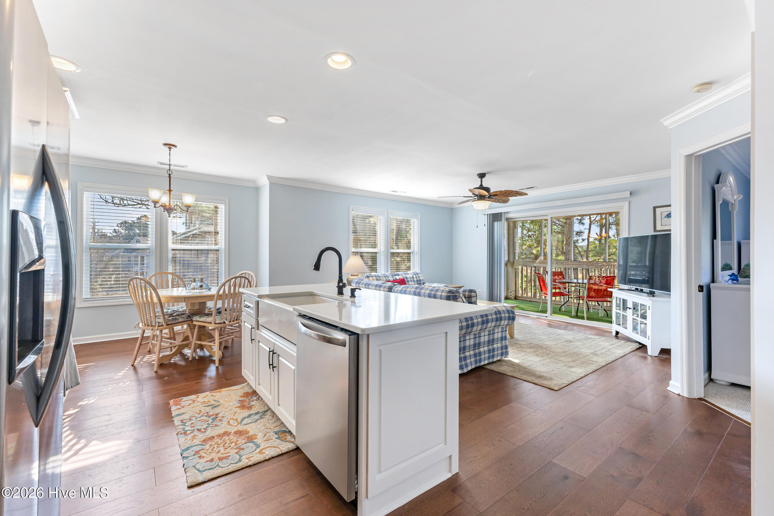 100548612 | Photo 11