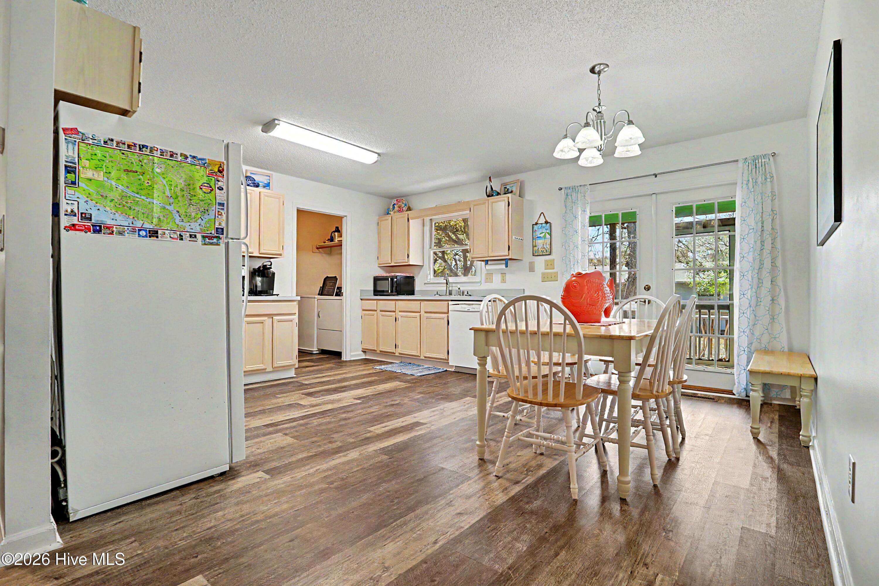 100563320 | Photo 16