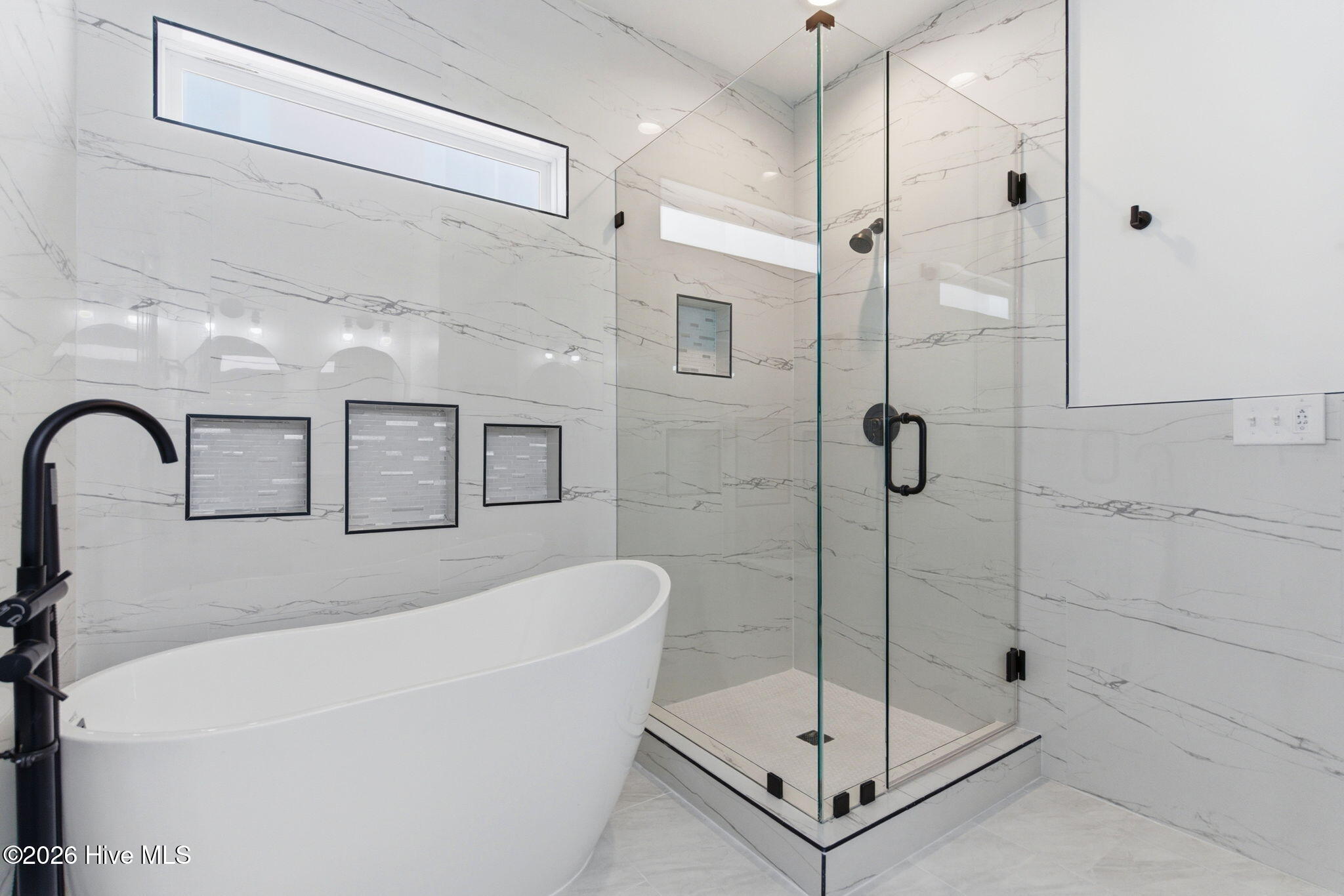 100570337 | Photo 58