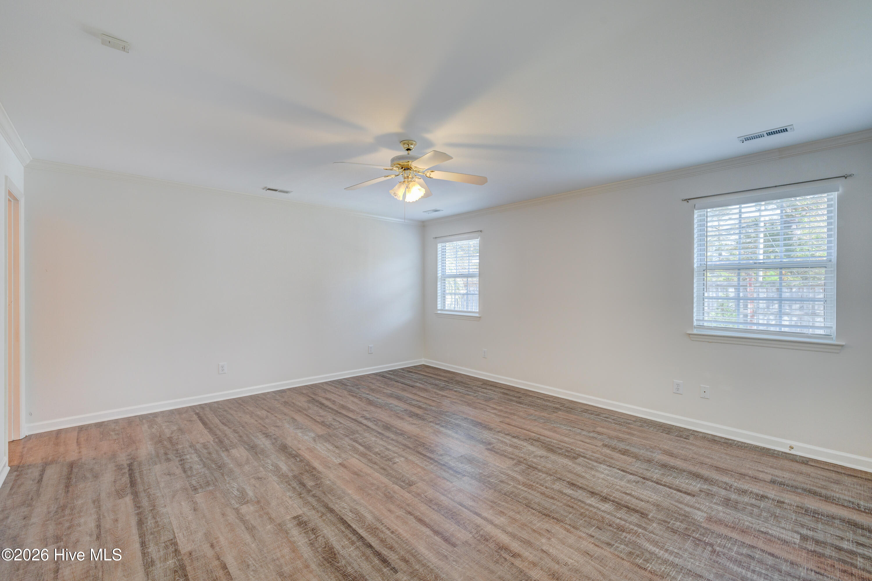 100562738 | Photo 31