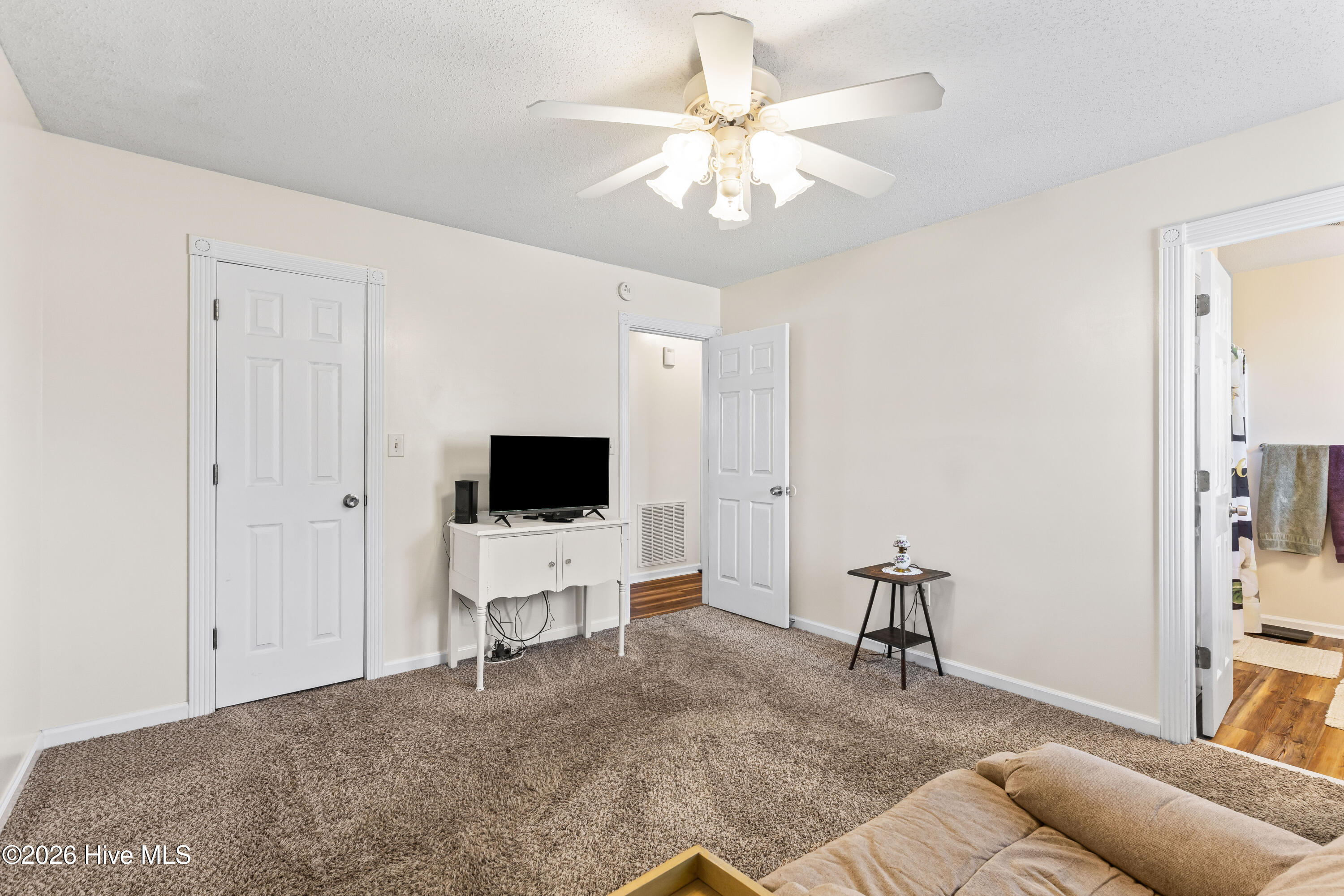 100564268 | Photo 14