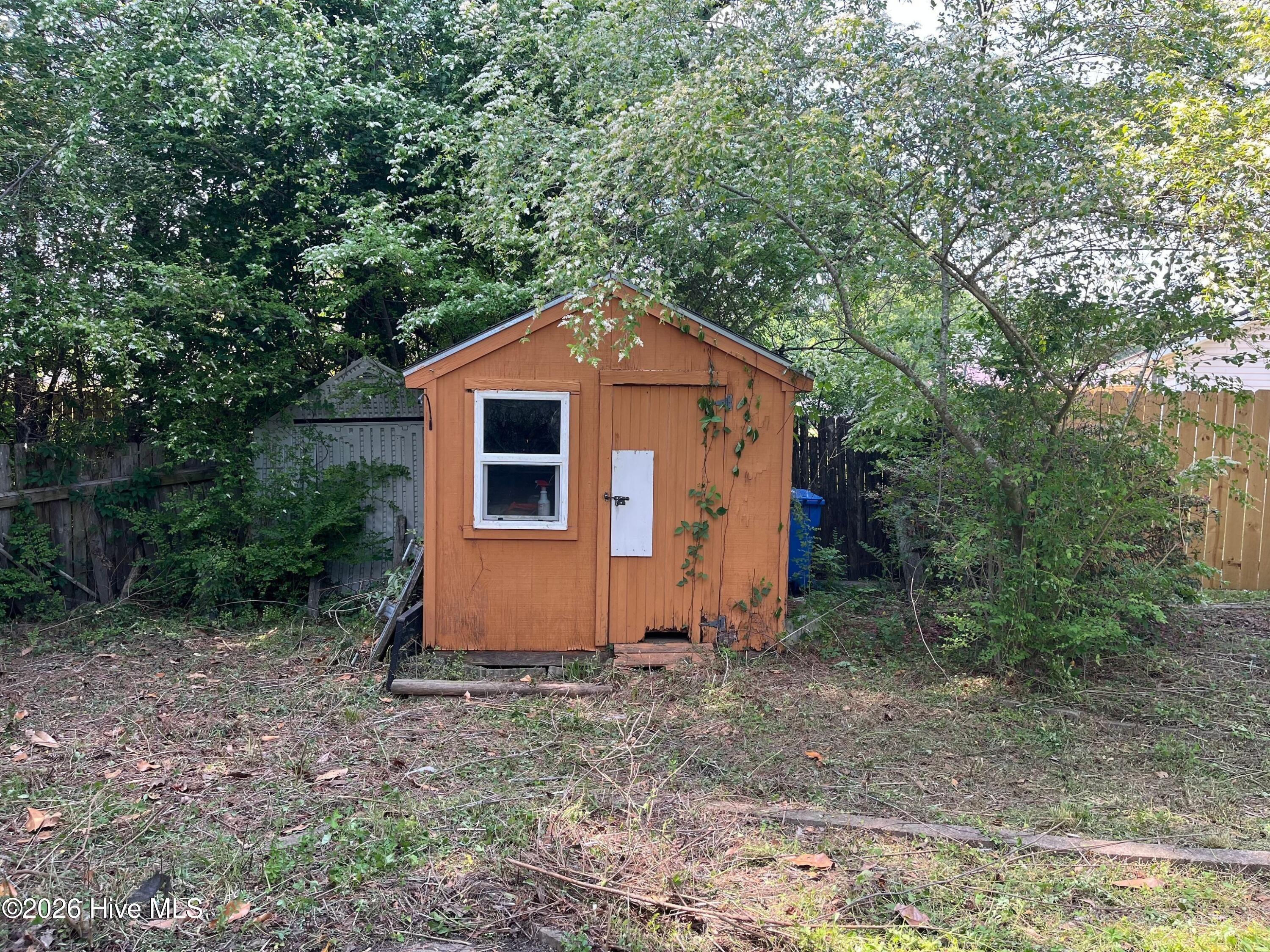 100569627 | Photo 32