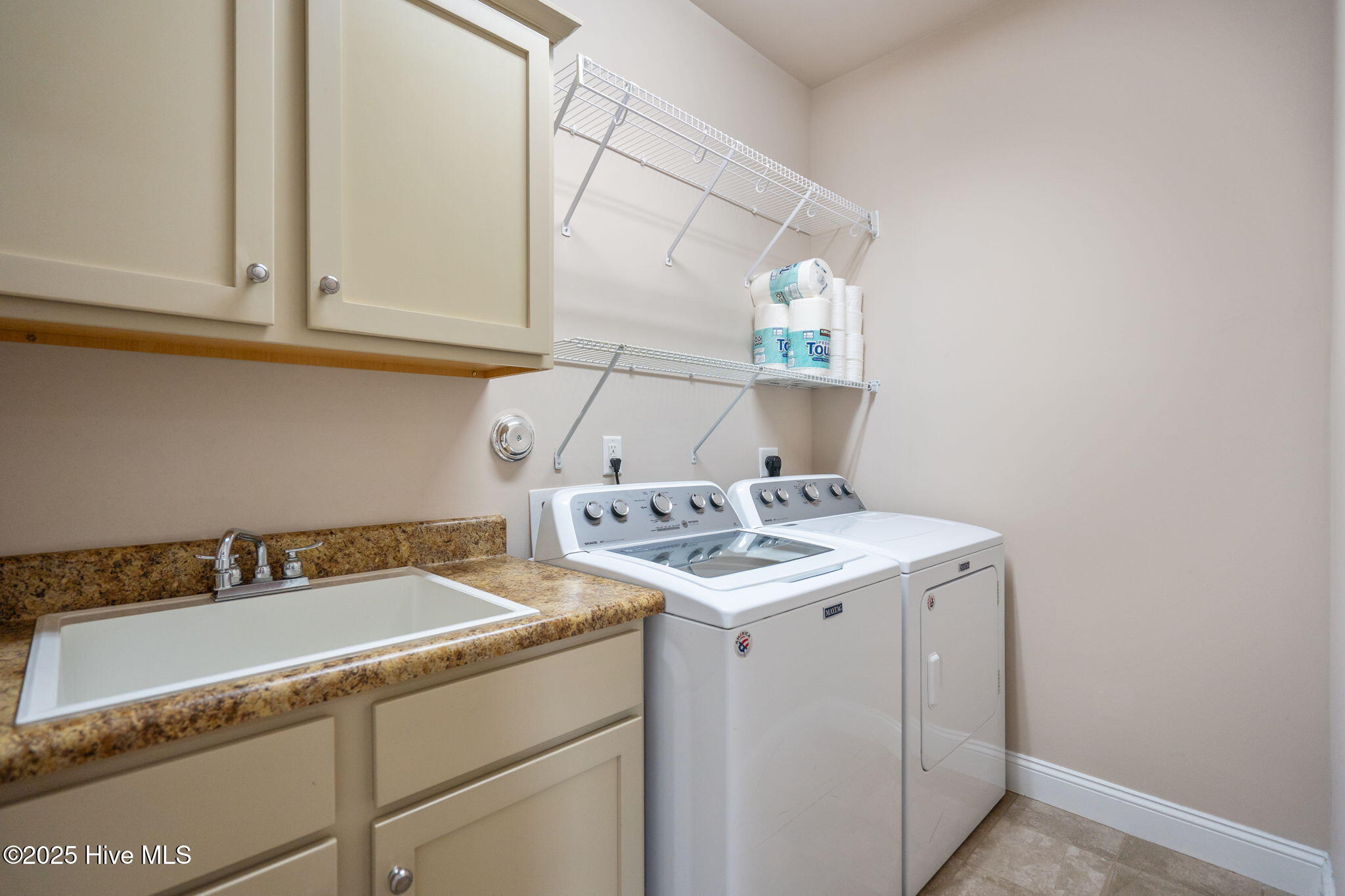 100530735 | Photo 28