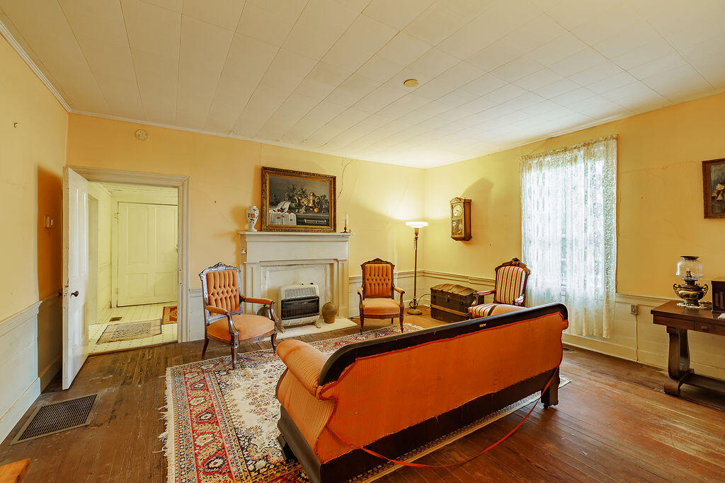 05 Parlor 2