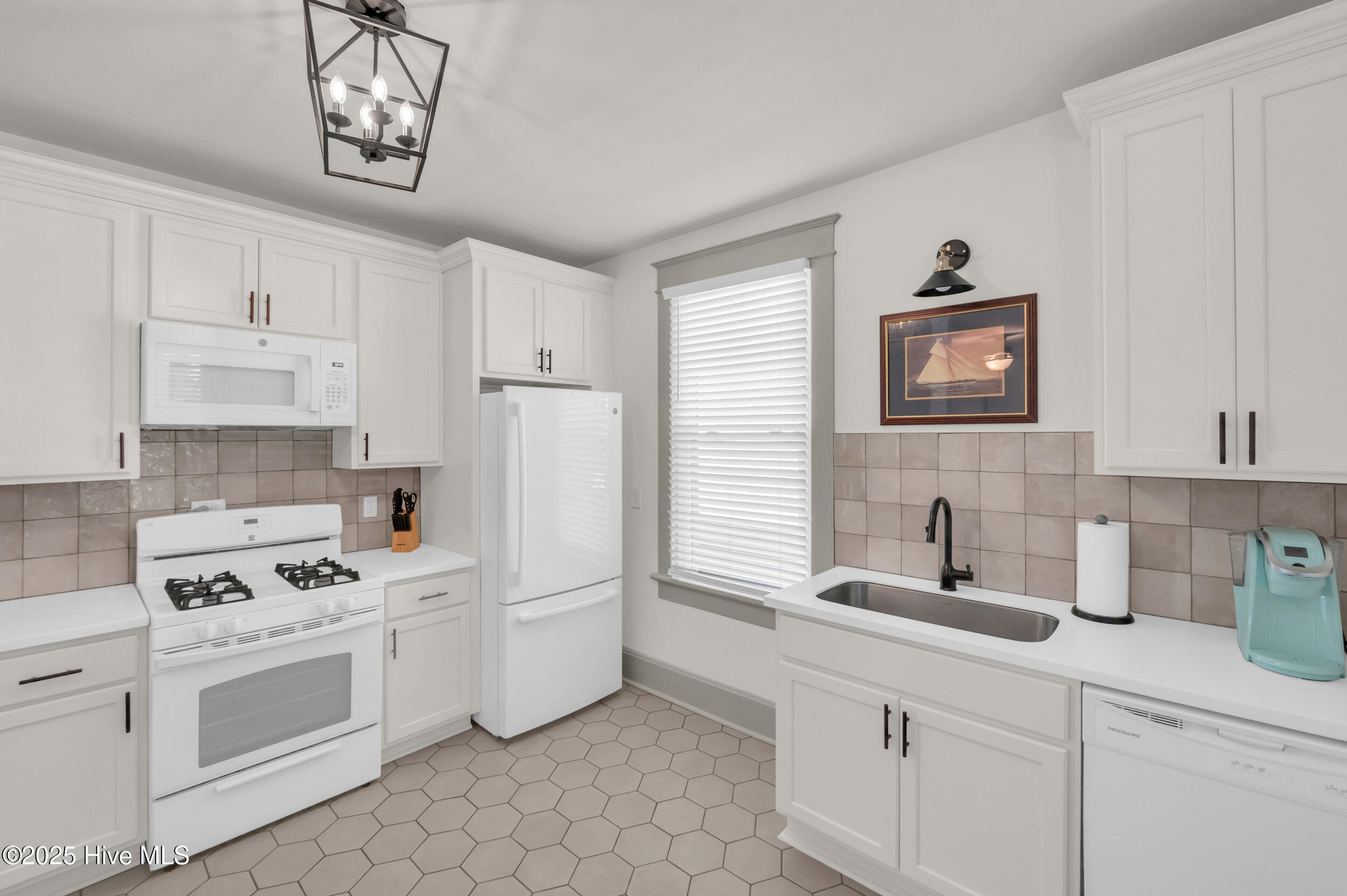 100542379 | Photo 41