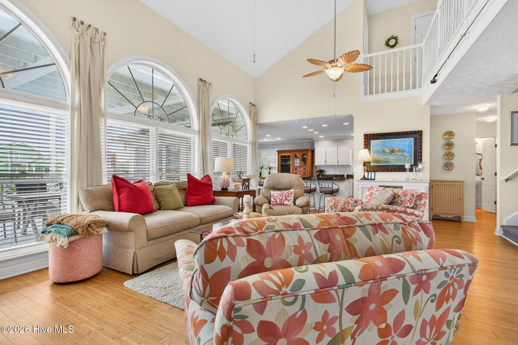 100570658 | Photo 12