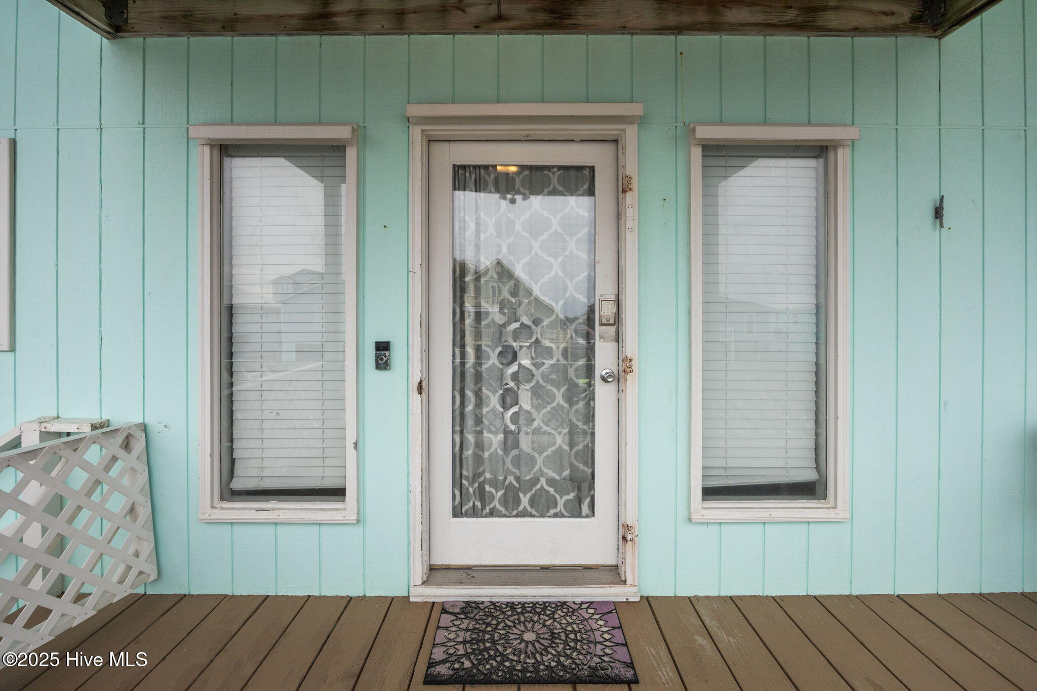 100542985 | Photo 22