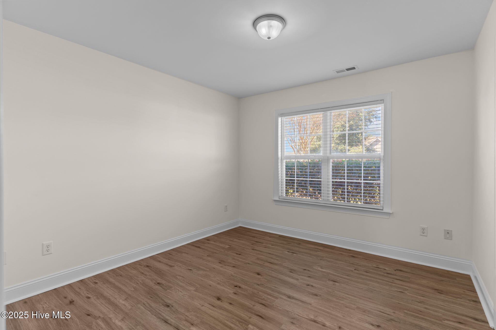 100537939 | Photo 43