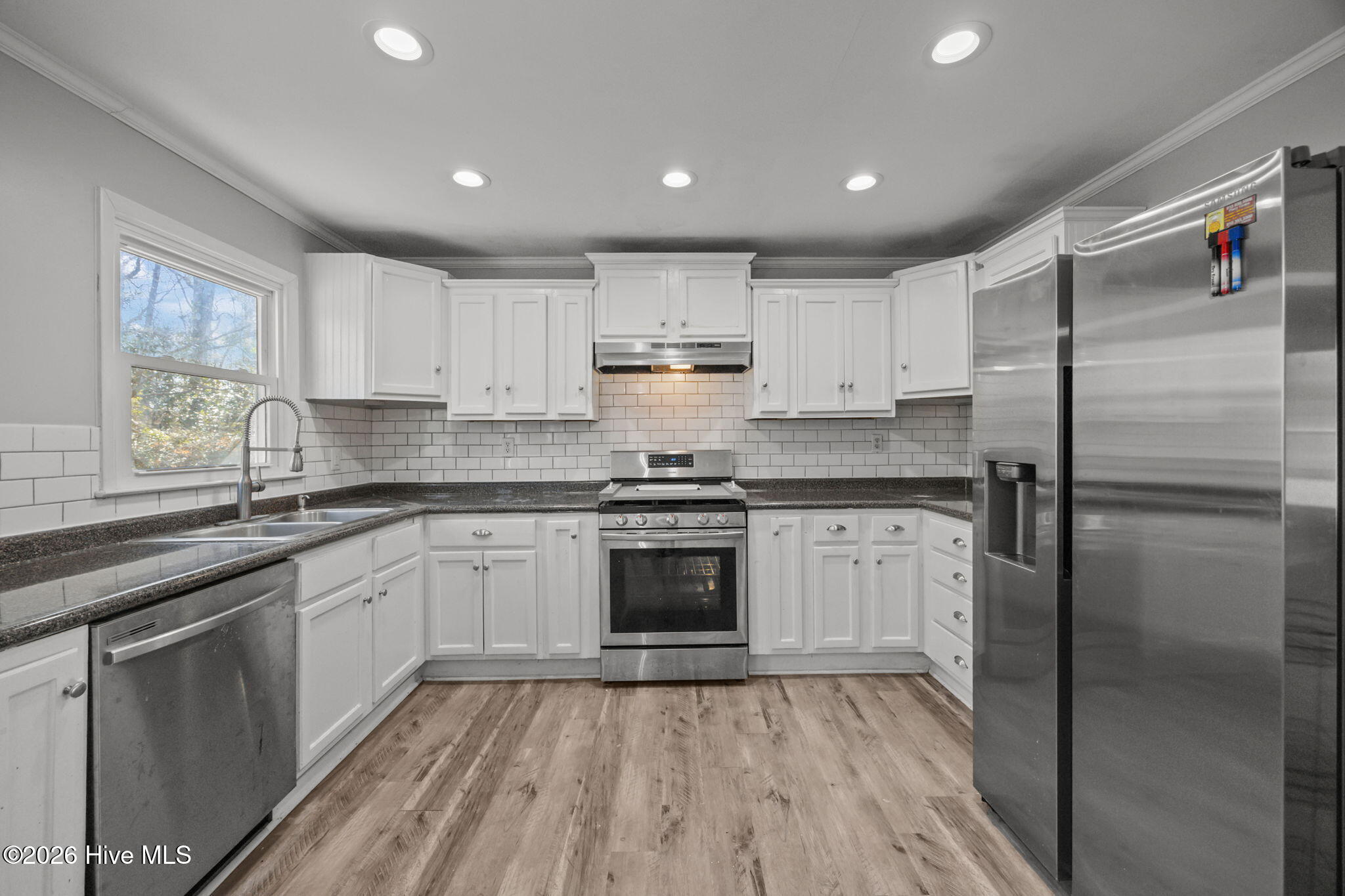 100555859 | Photo 12