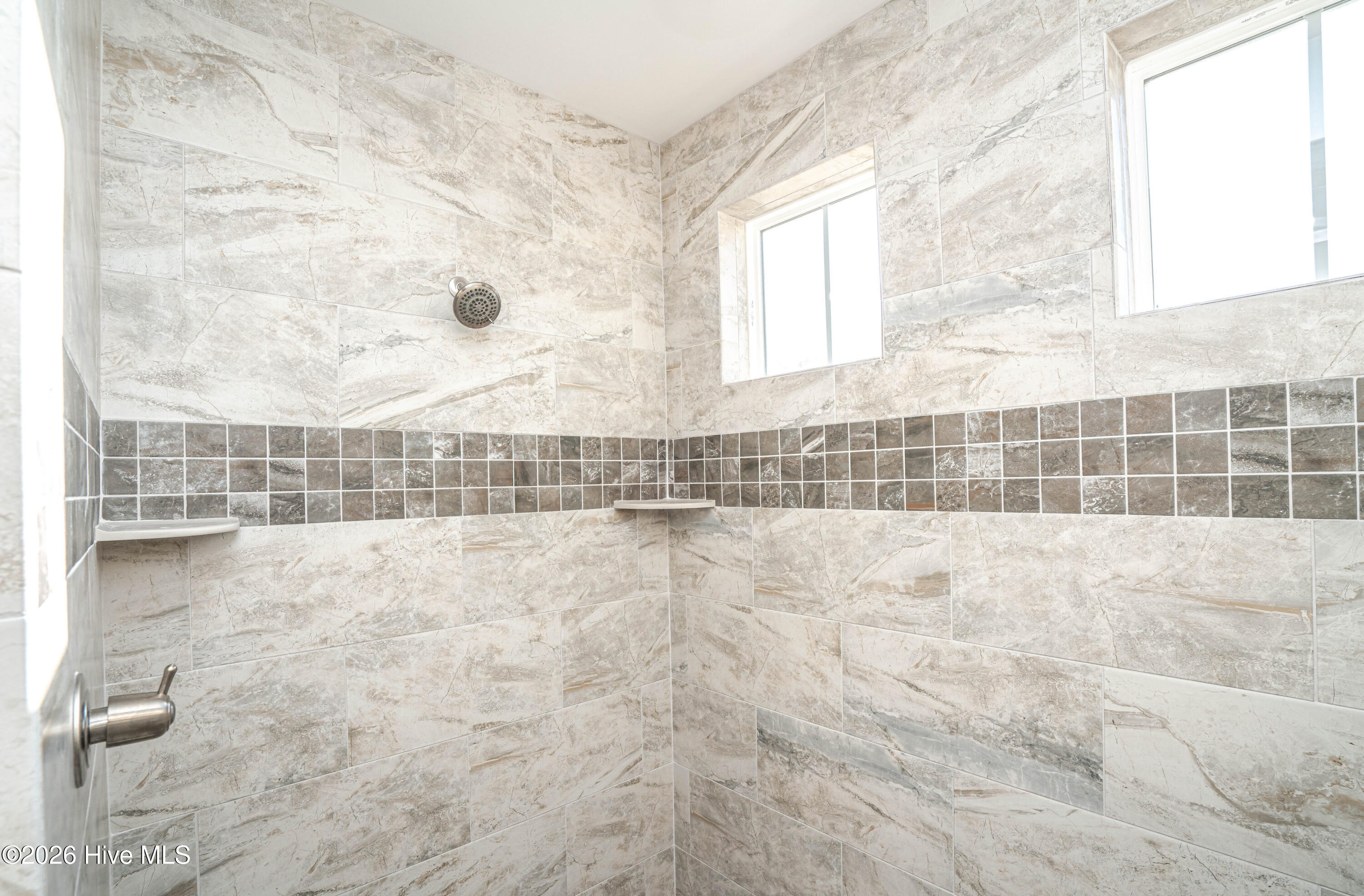 100550389 | Photo 47