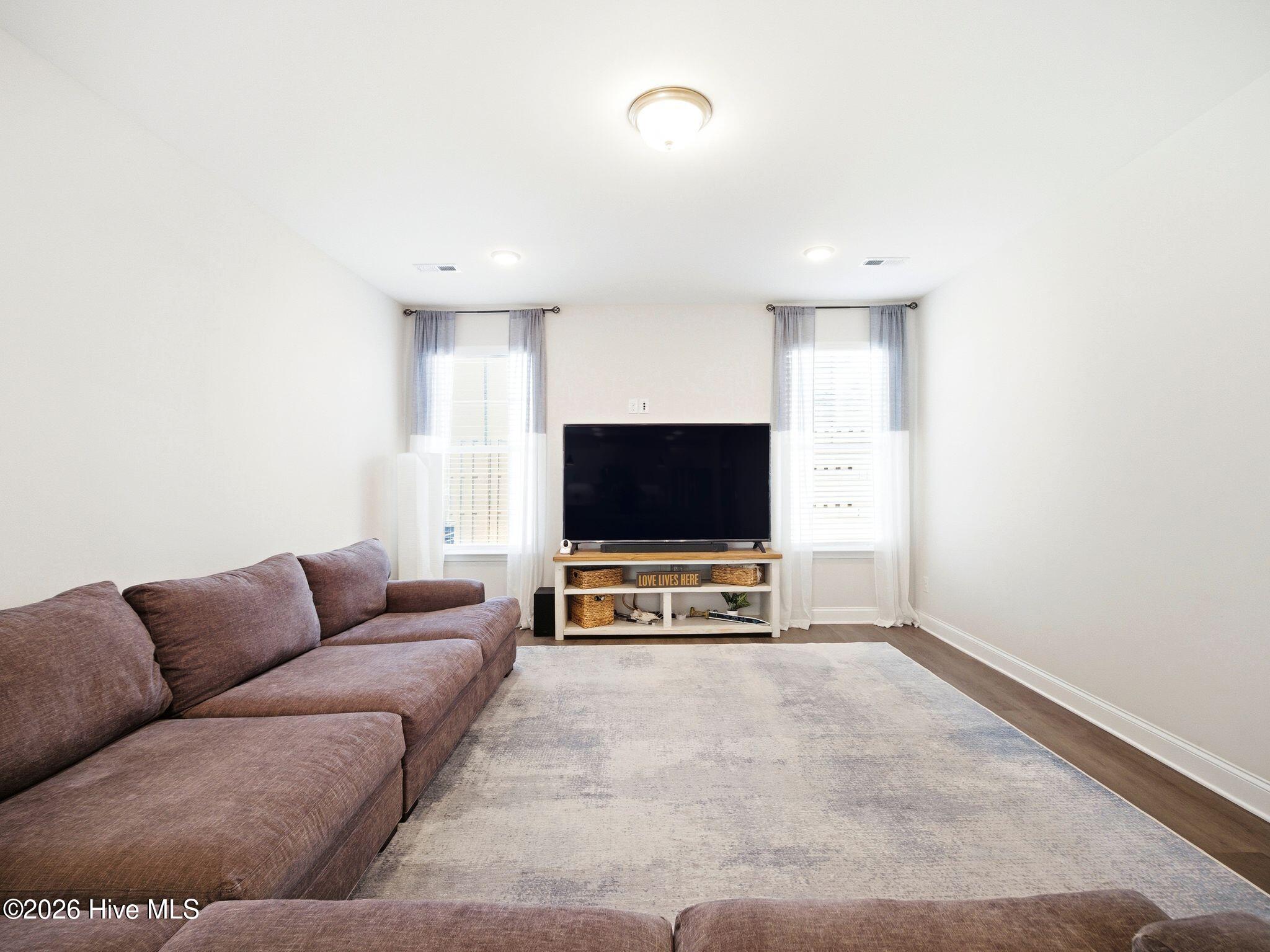 100569792 | Photo 22