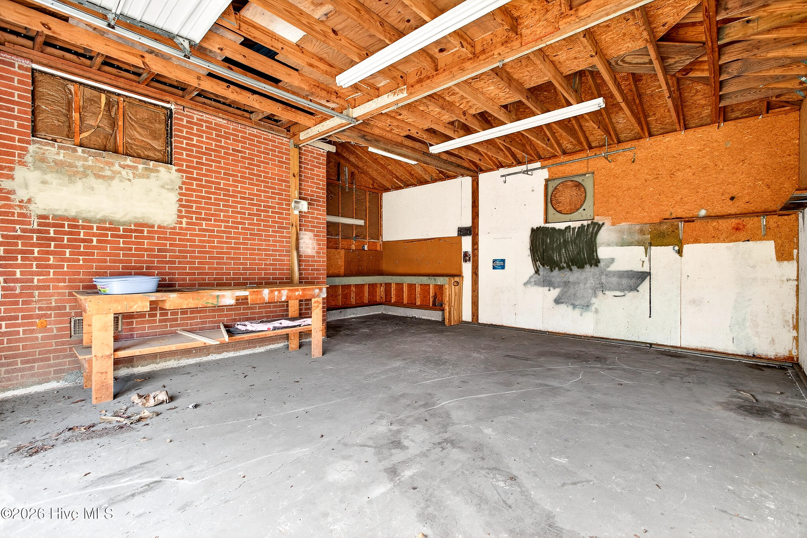 100550516 | Photo 26