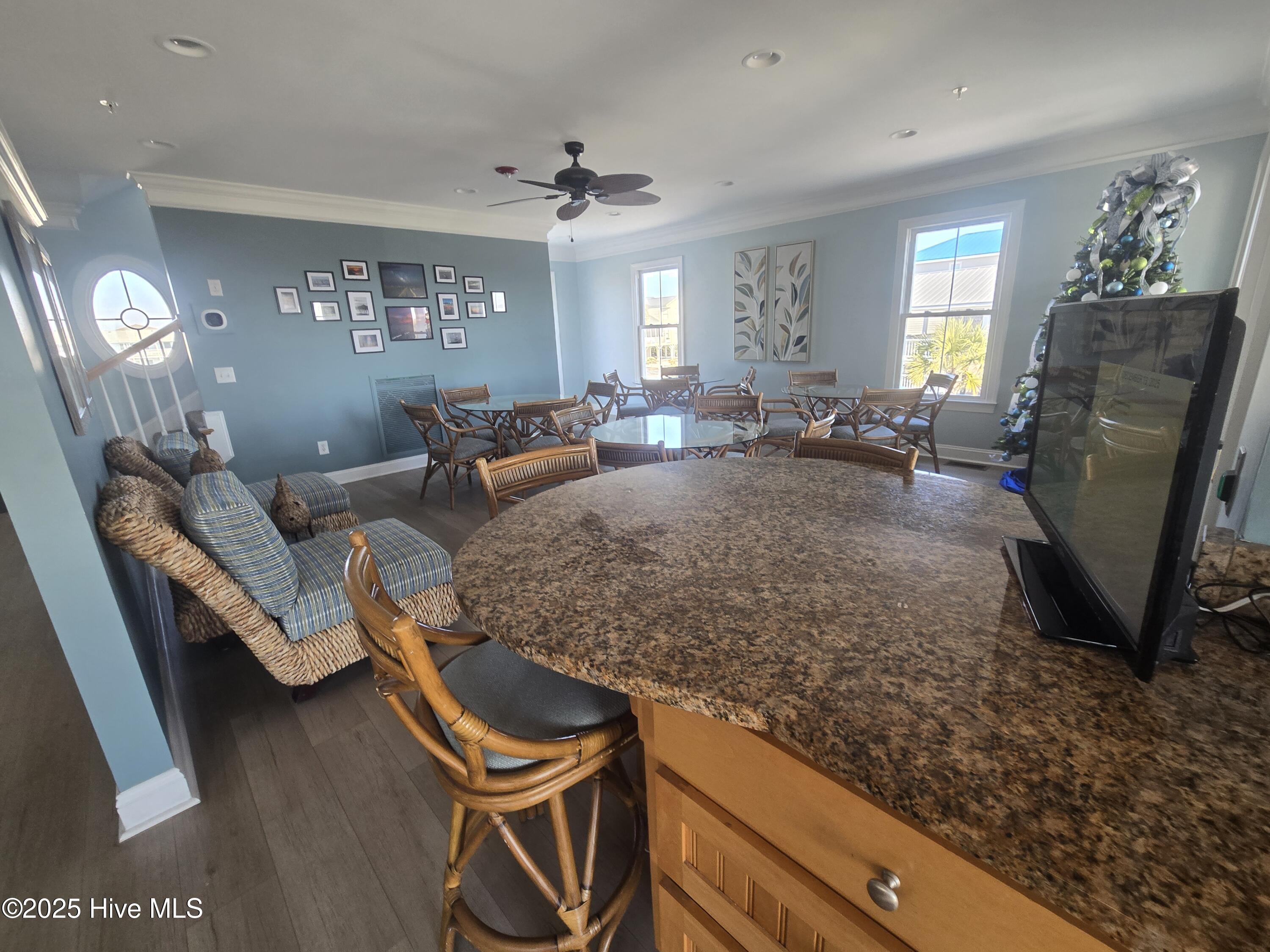 100545211 | Photo 65